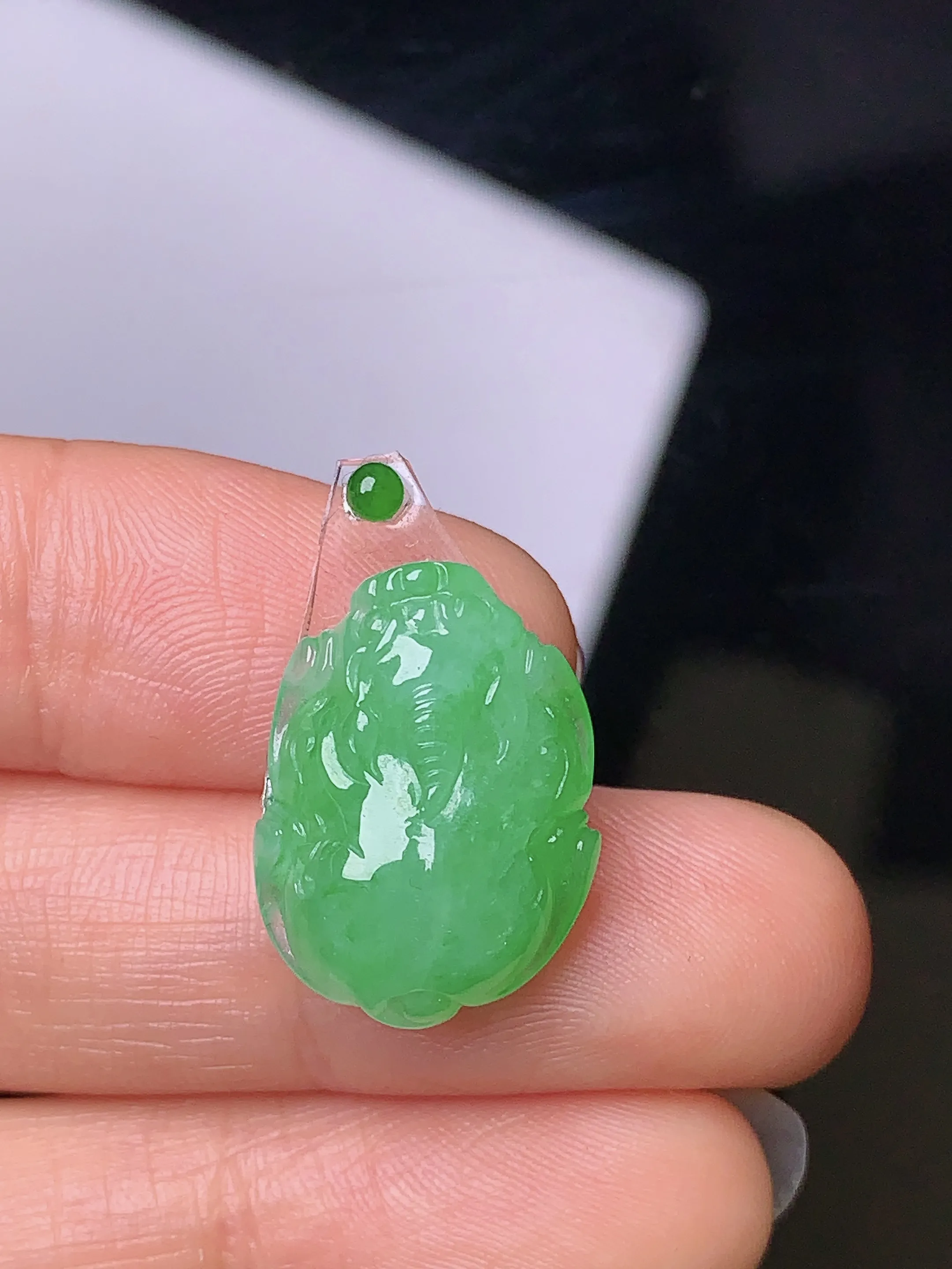 镶嵌款 翠绿貔貅 玉质细腻 水润透亮 色泽艳丽 搭配绿色小蛋面 整体尺寸18.8*14*15.6