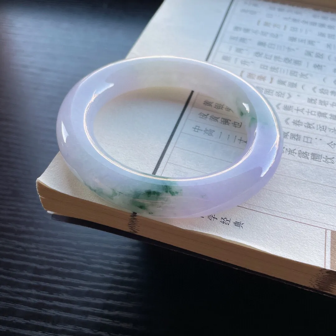 【手鐲】圆条57 88
【圈口】57.1-12.5-12.7
【描述】冰糯紫飘蓝花，圆润饱满，冰莹水润，种老，棉线无碍
