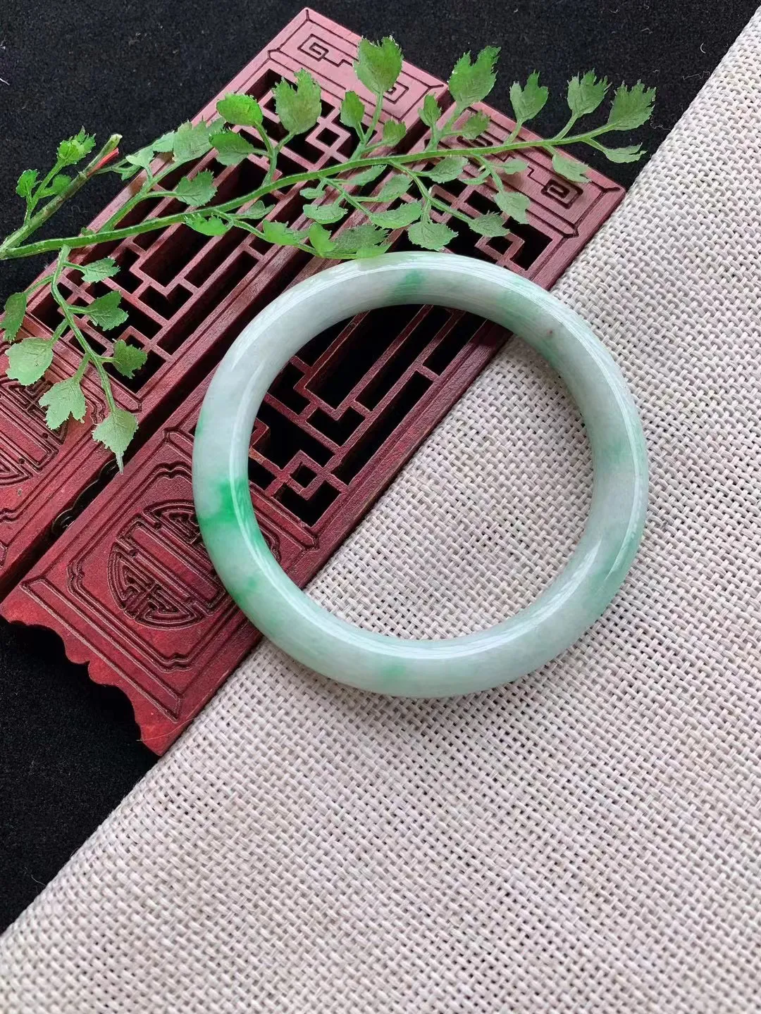 老坑飘绿圆条手镯尺寸54圈口×8.3mm重量34.84g