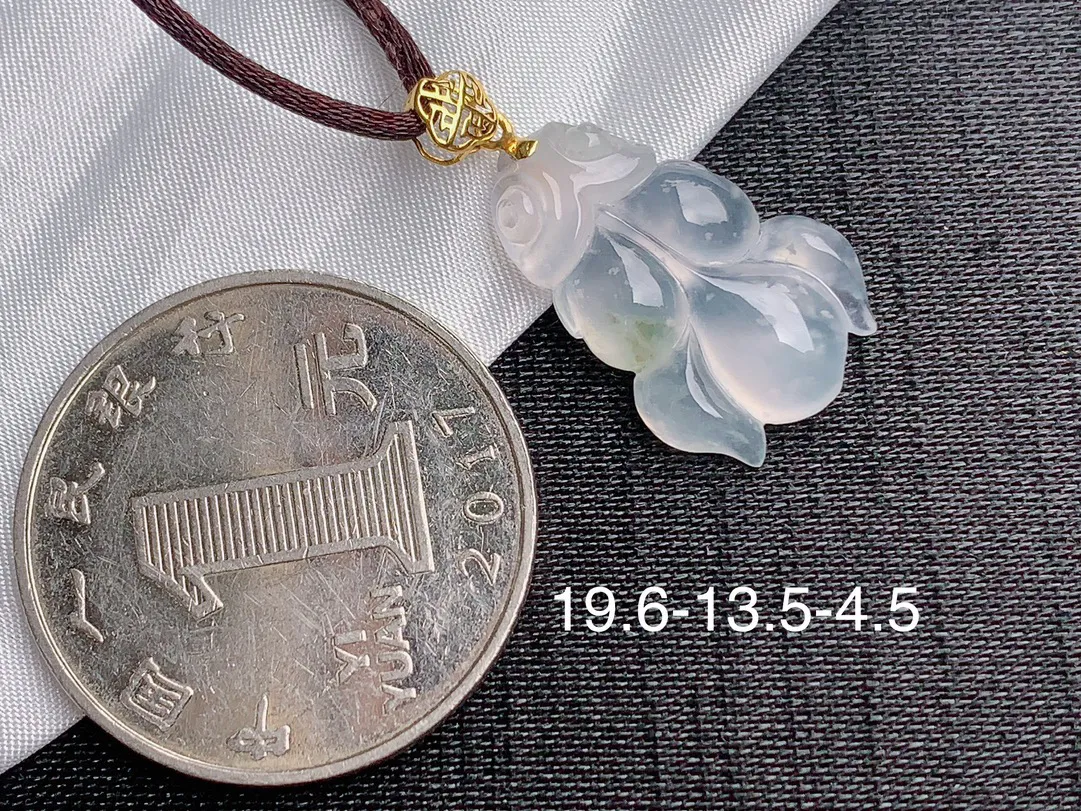 18k冰种小金鱼吊坠

尺寸19.6-13.5-4.5
