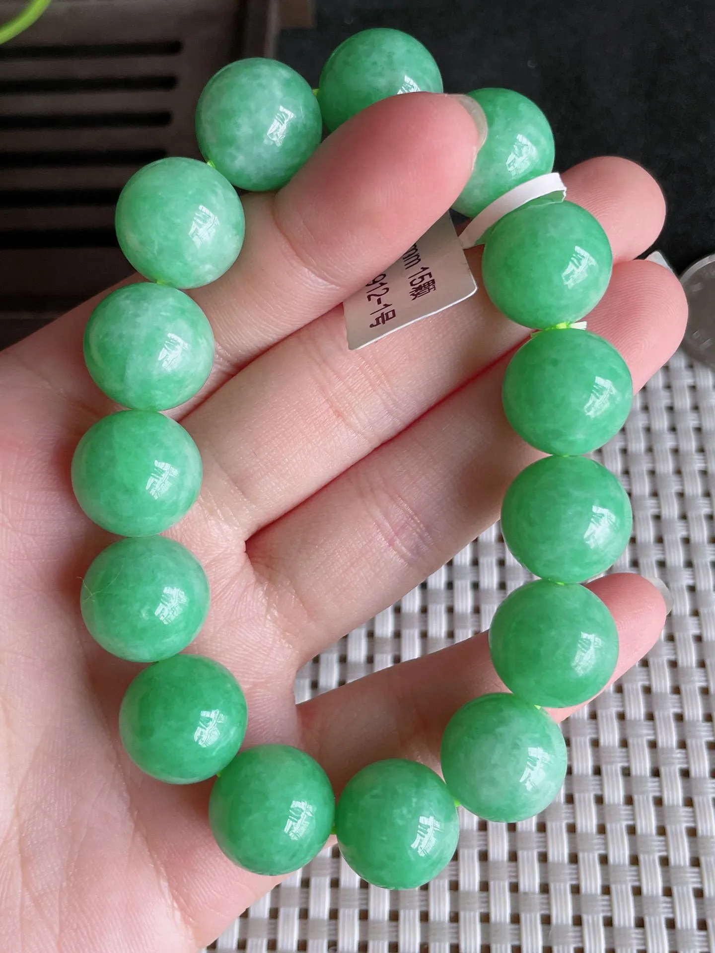 天然翡翠,老坑全胶感满绿圆珠手串15颗，尺寸:13.8mm， 7062
