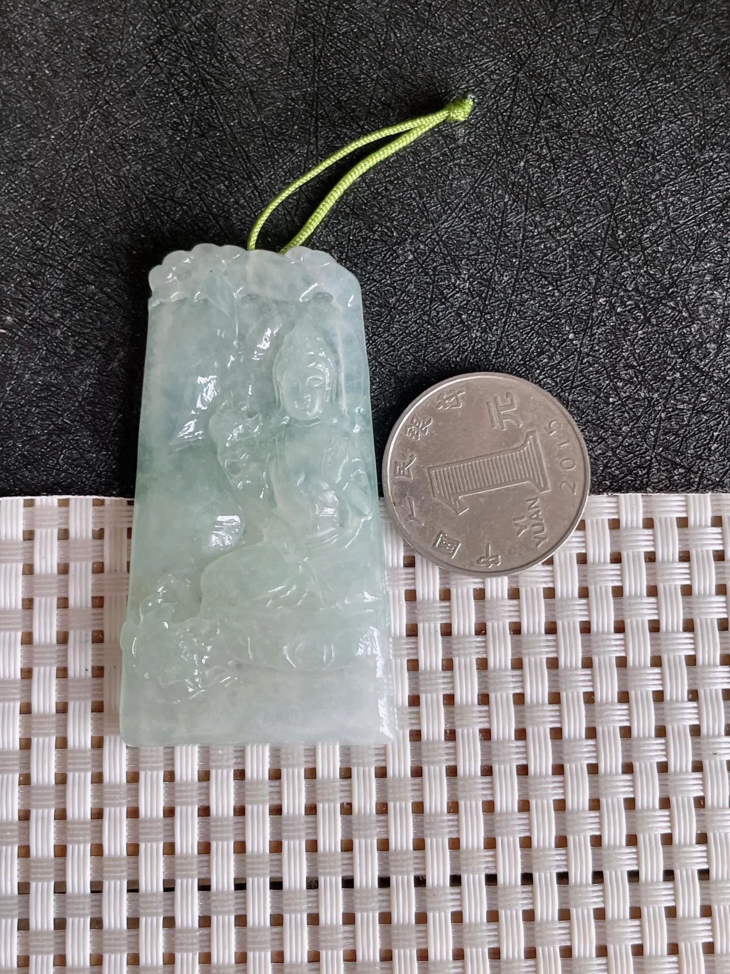 天然翡翠,老坑全胶感冰种飘绿大势至观音菩萨吊坠，尺寸:59.5-30.7-5.3mm，2224