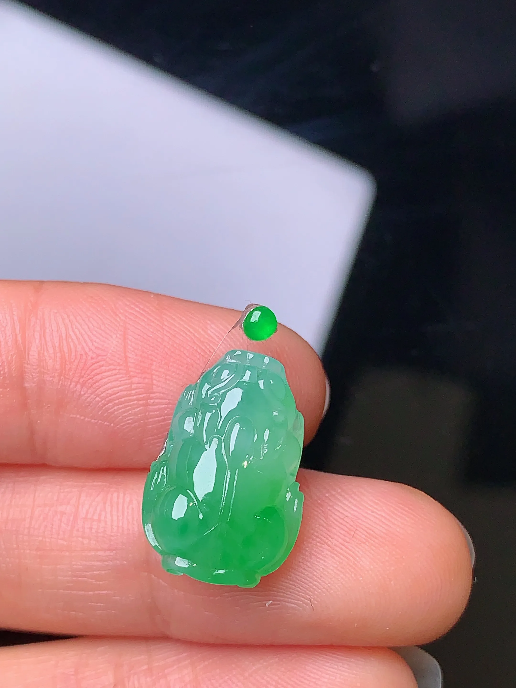 镶嵌款 翠绿貔貅 玉质细腻 水润透亮 色泽艳丽 搭配绿色小蛋面 整体尺寸17*11.7*6.1