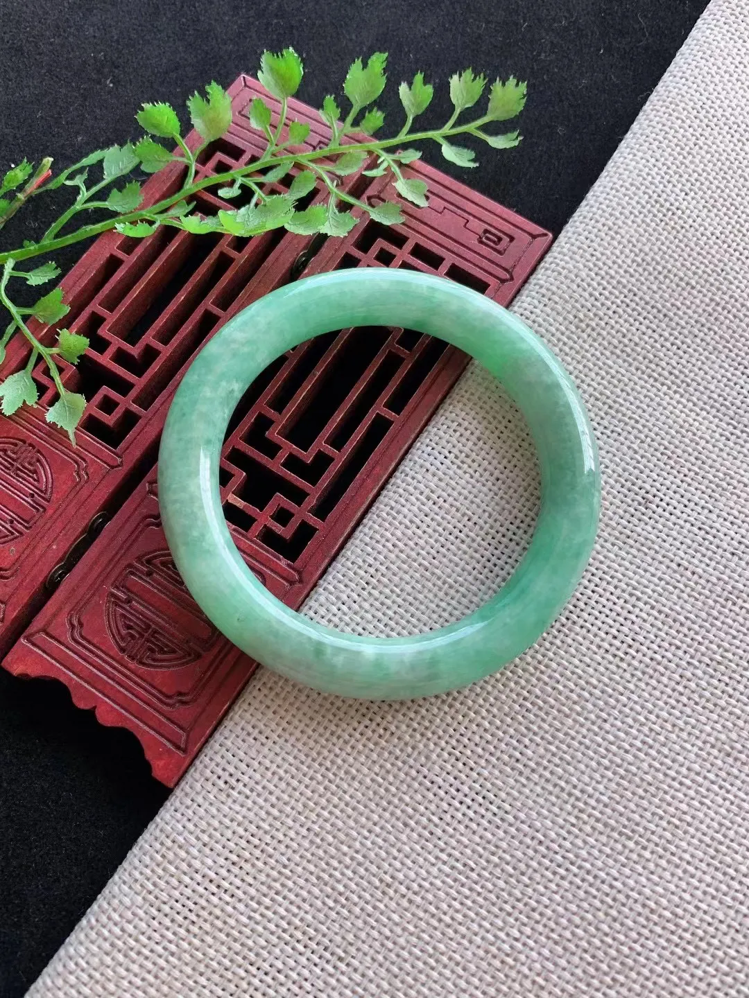 老坑满绿圆条手镯尺寸55圈口×9.4mm重量51.80g