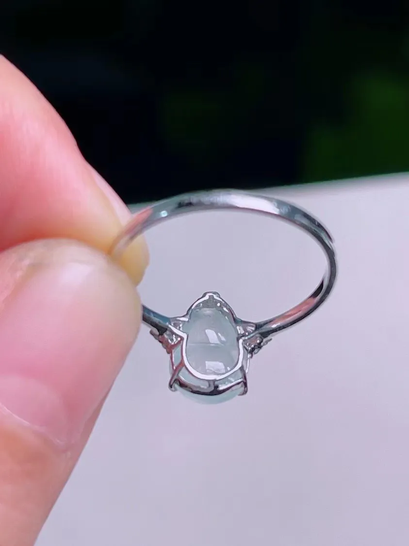 （珍藏精品）缅甸天然A货翡翠，
冰种葫芦戒指，18K金镶嵌，裸石尺寸9.5/6.7/5.5，厚度含金，内径16.7