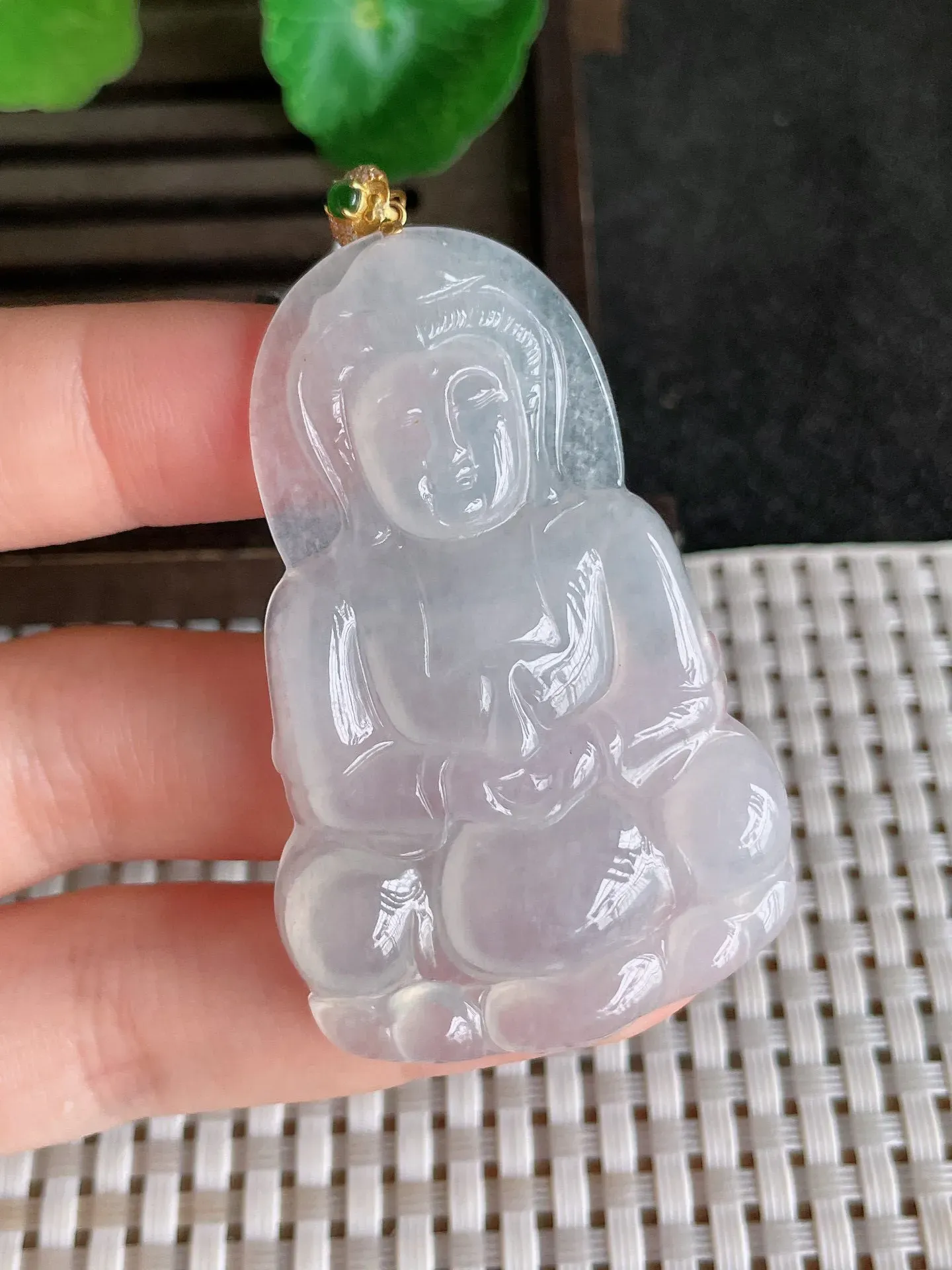 天然翡翠,老坑全胶感18k金冰种观音菩萨吊坠，尺寸:54.5-34.8-5mm，种水足 雕工精细，1575