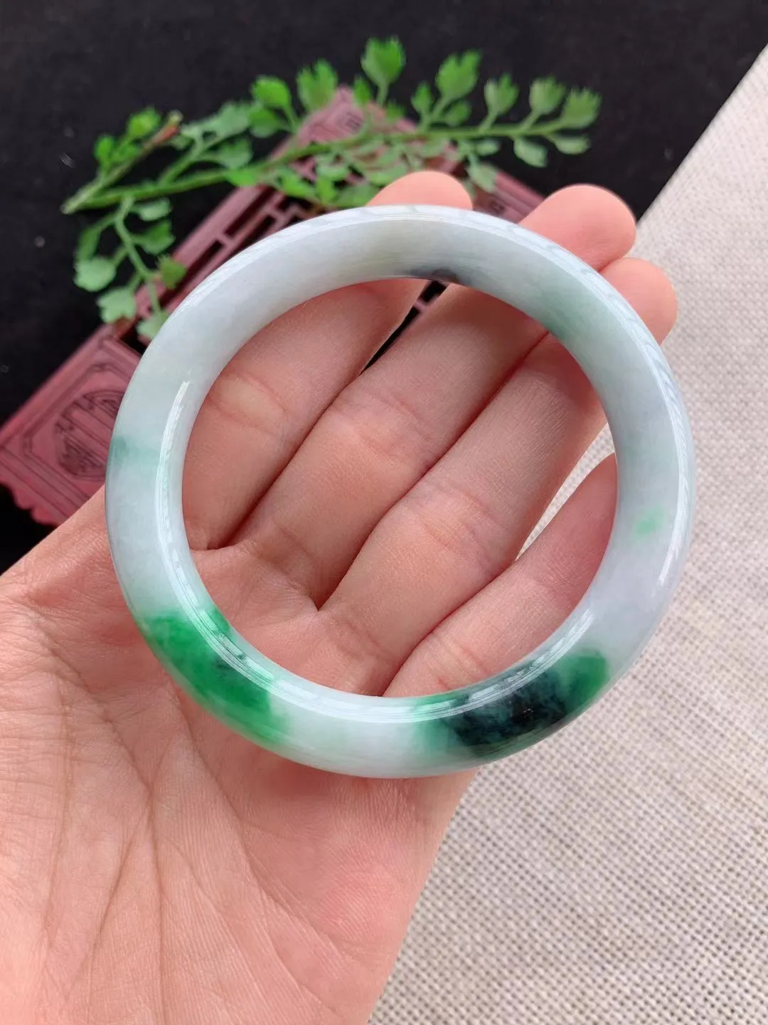 老坑飘绿圆条手镯尺寸52圈口×8.7mm重量37.83g