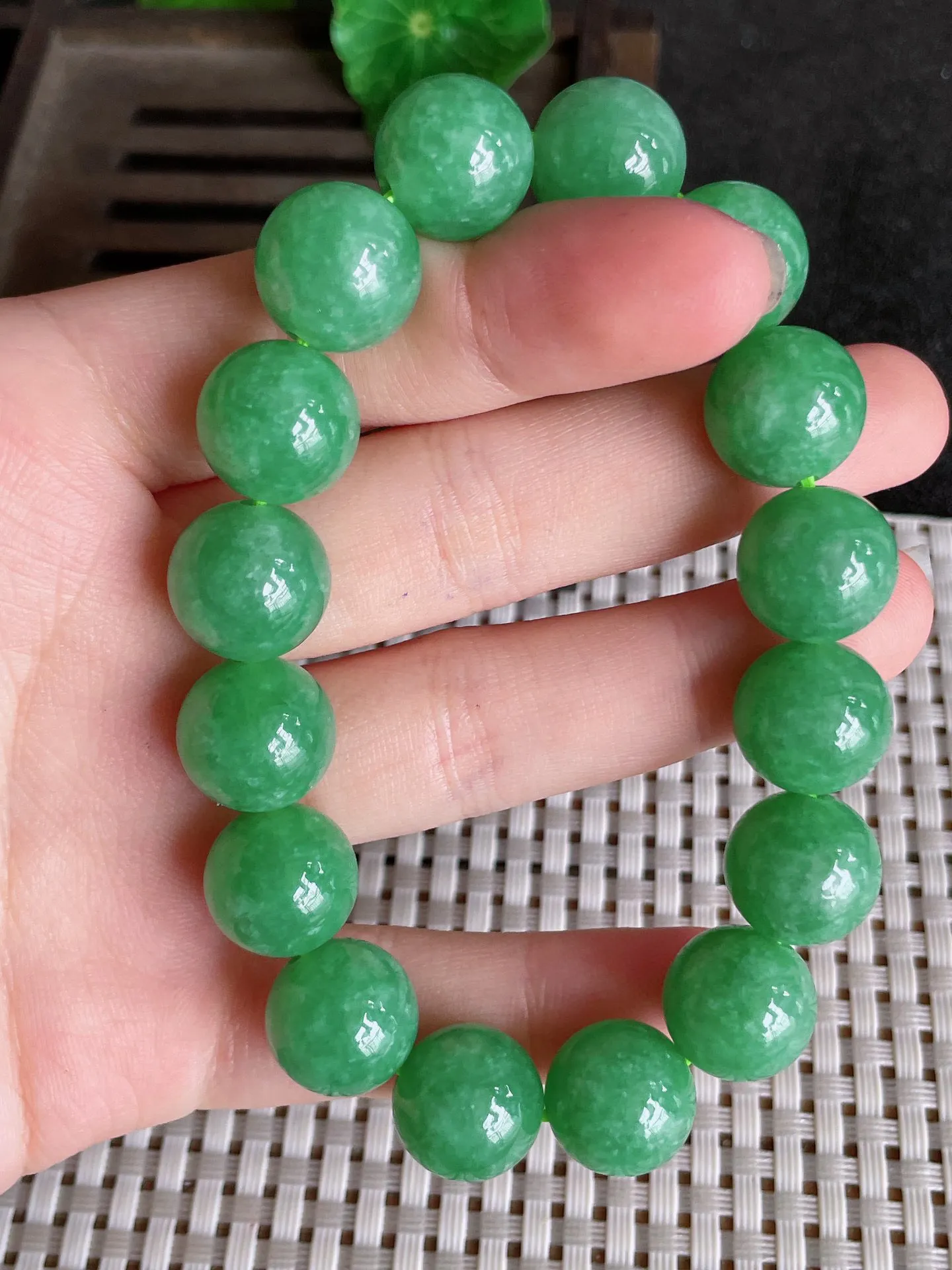 天然翡翠,老坑全胶感满绿圆珠手串16颗，尺寸:12.7mm， 6124