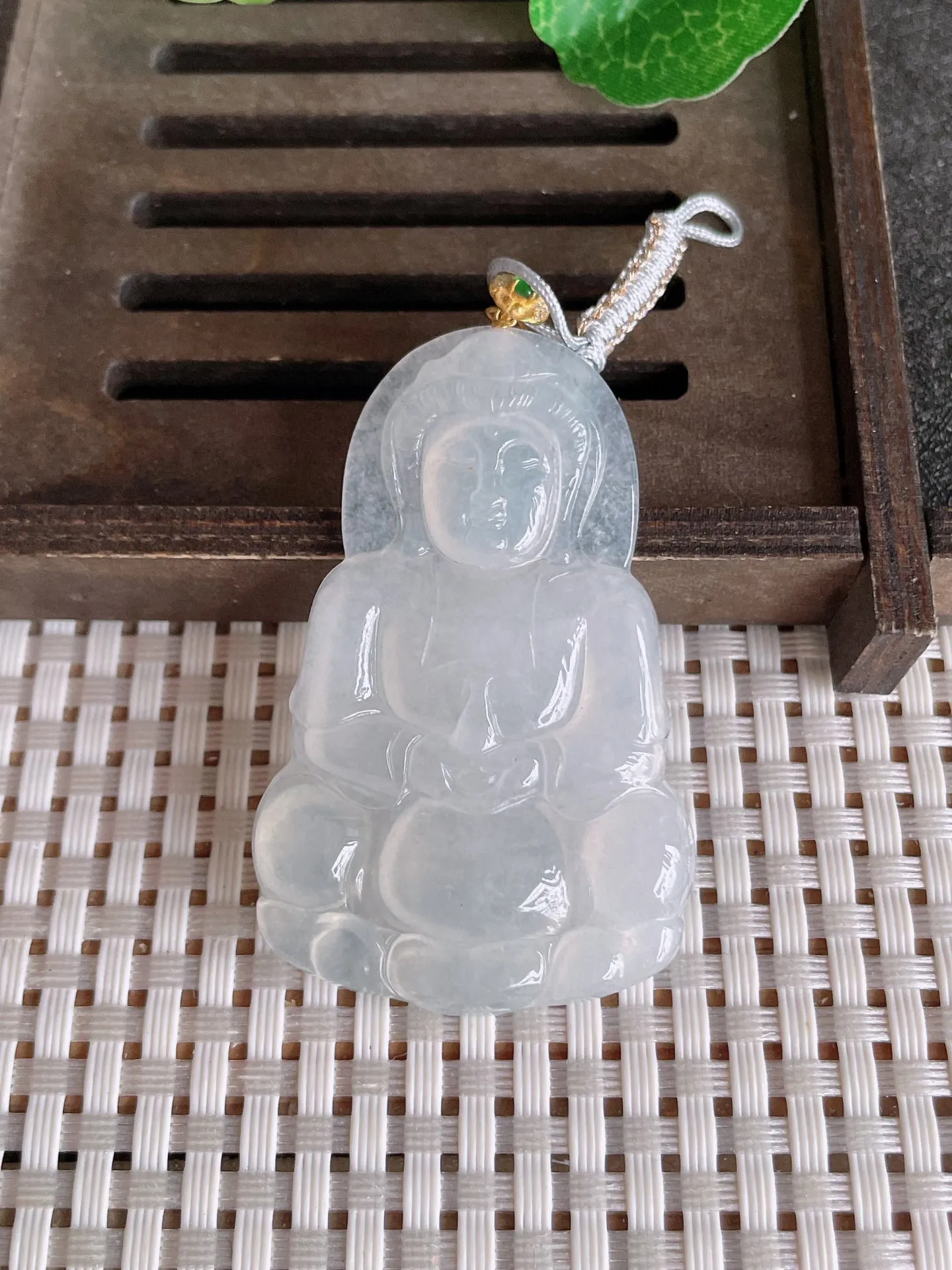 天然翡翠,老坑全胶感18k金冰种观音菩萨吊坠，尺寸:54.5-34.8-5mm，种水足 雕工精细，1575