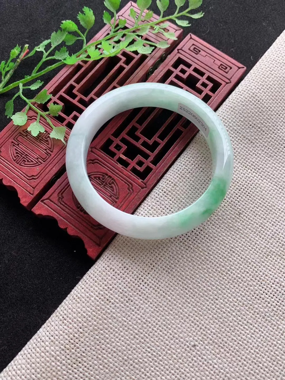 老坑飘绿正圈手镯尺寸57圈口×12.5×8mm重量55.63g