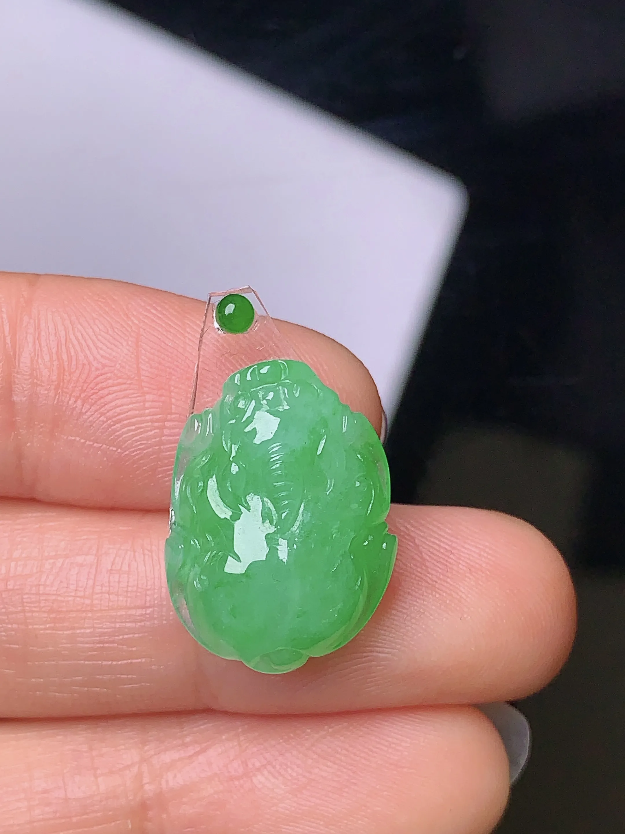 镶嵌款 翠绿貔貅 玉质细腻 水润透亮 色泽艳丽 搭配绿色小蛋面 整体尺寸18.8*14*15.6