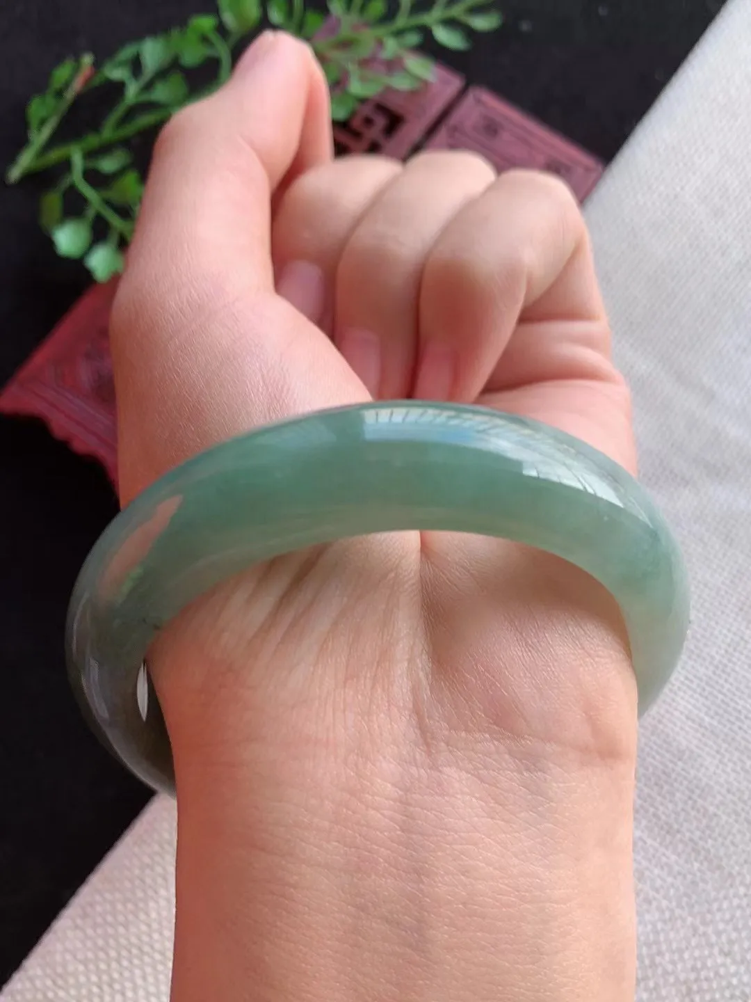 老坑飘绿正圈手镯 尺寸55圈口14×8mm重量61.75g