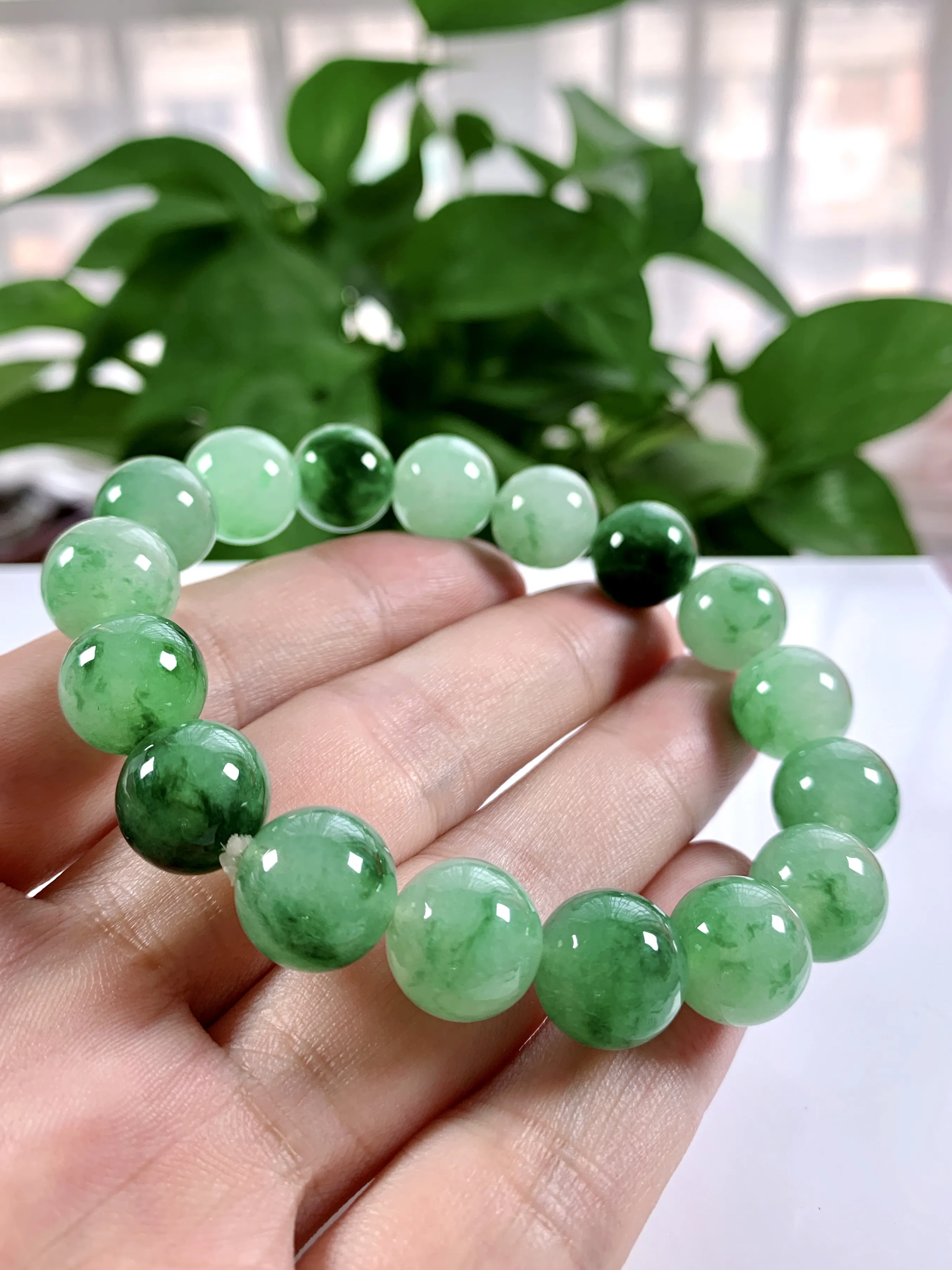缅甸天然翡翠A货，冰种飘绿圆珠手串手链，尺寸：12.8mm/17颗，重量：60.48g