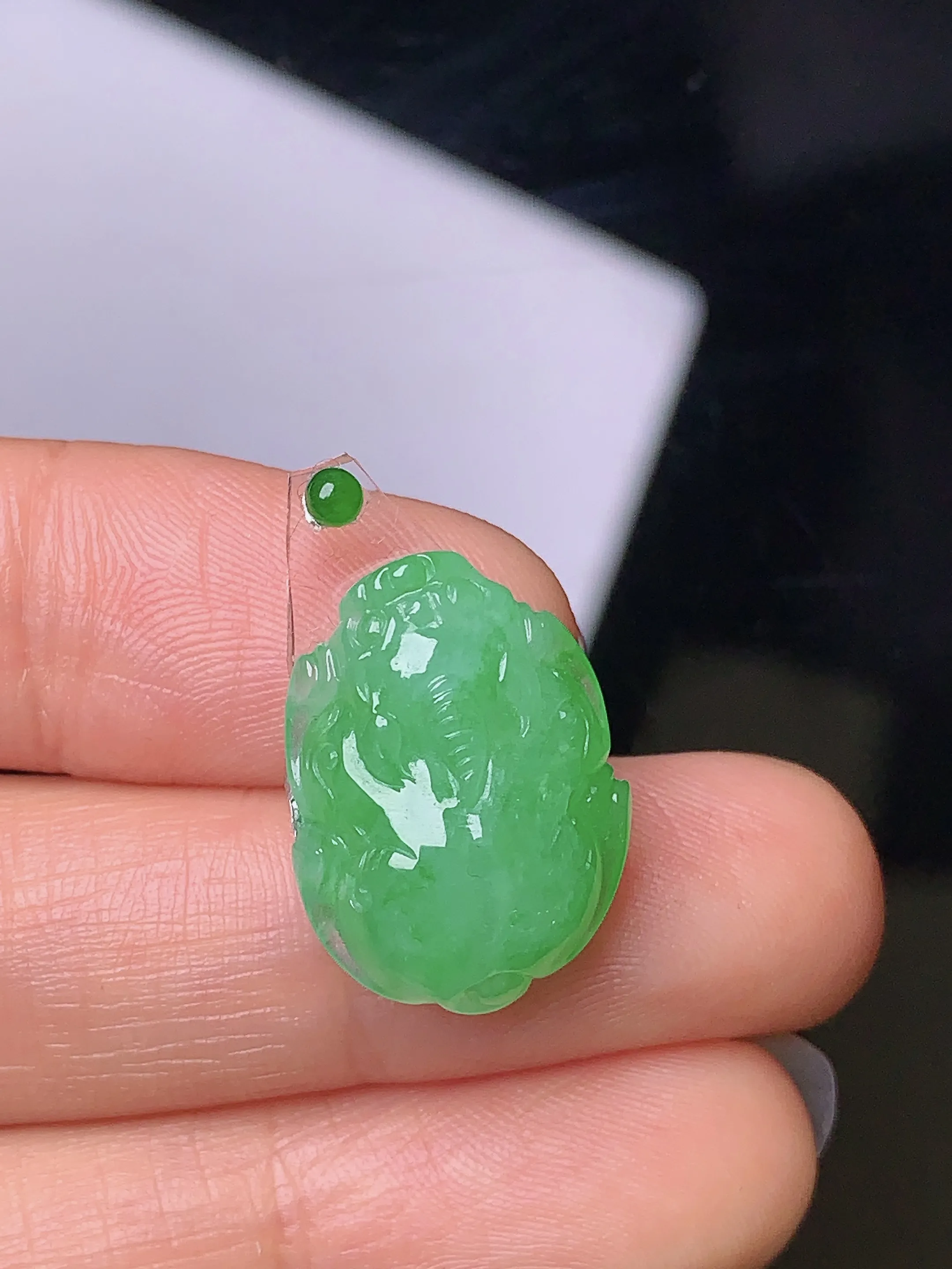 镶嵌款 翠绿貔貅 玉质细腻 水润透亮 色泽艳丽 搭配绿色小蛋面 整体尺寸18.8*14*15.6