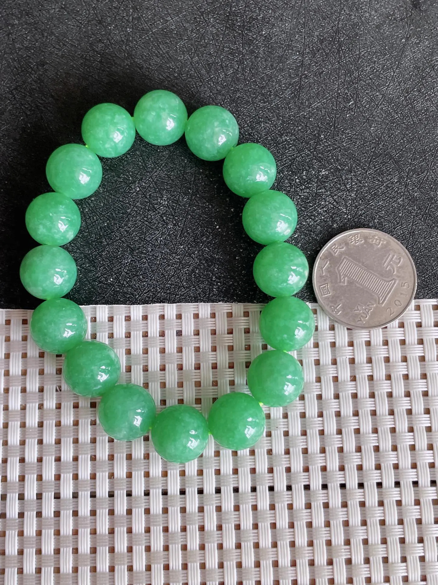 天然翡翠,老坑全胶感满绿圆珠手串16颗，尺寸:12.7mm， 6124