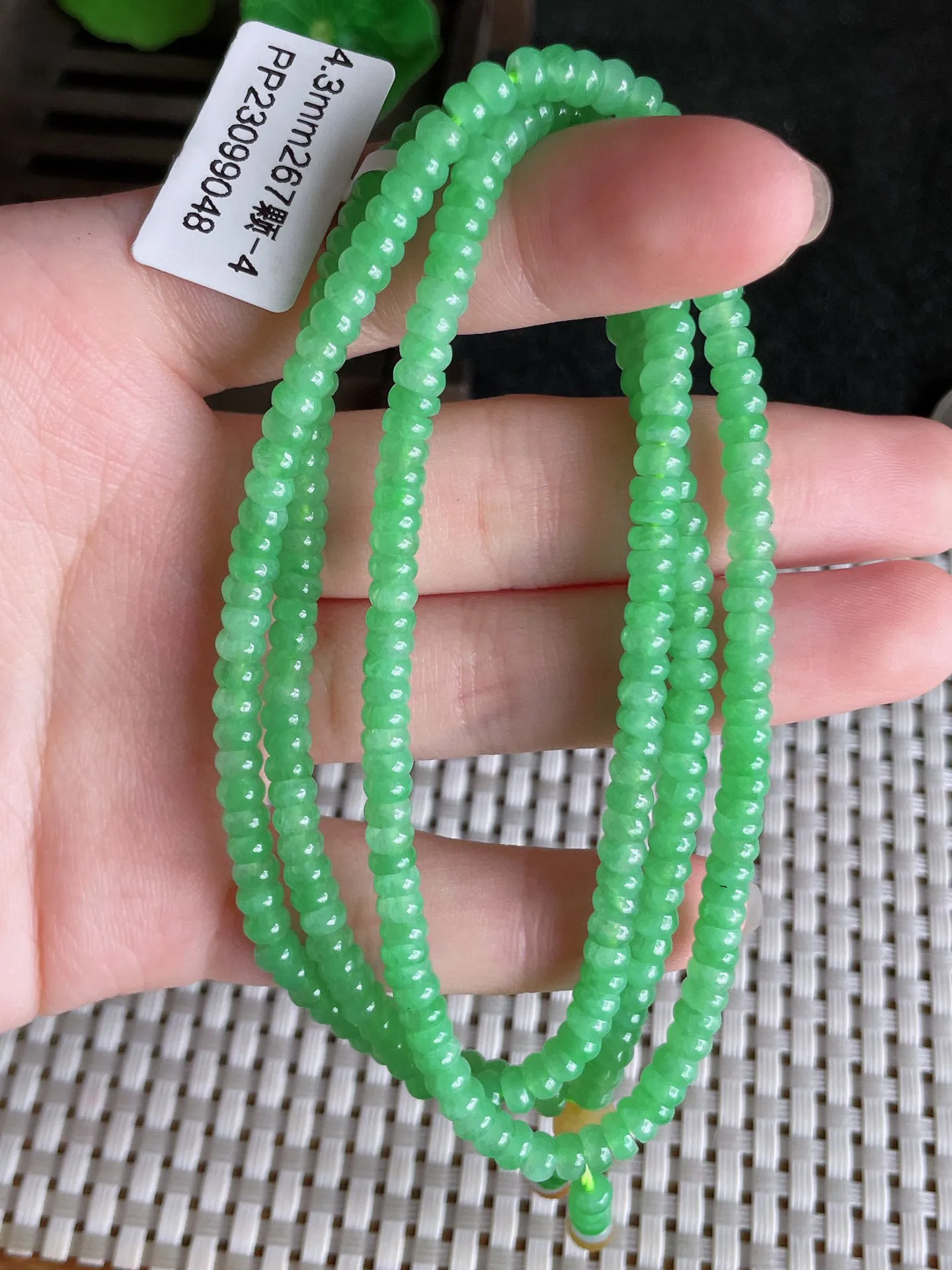 天然翡翠,老坑全胶感满绿算盘珠项链267颗，尺寸:4.3mm， 2720