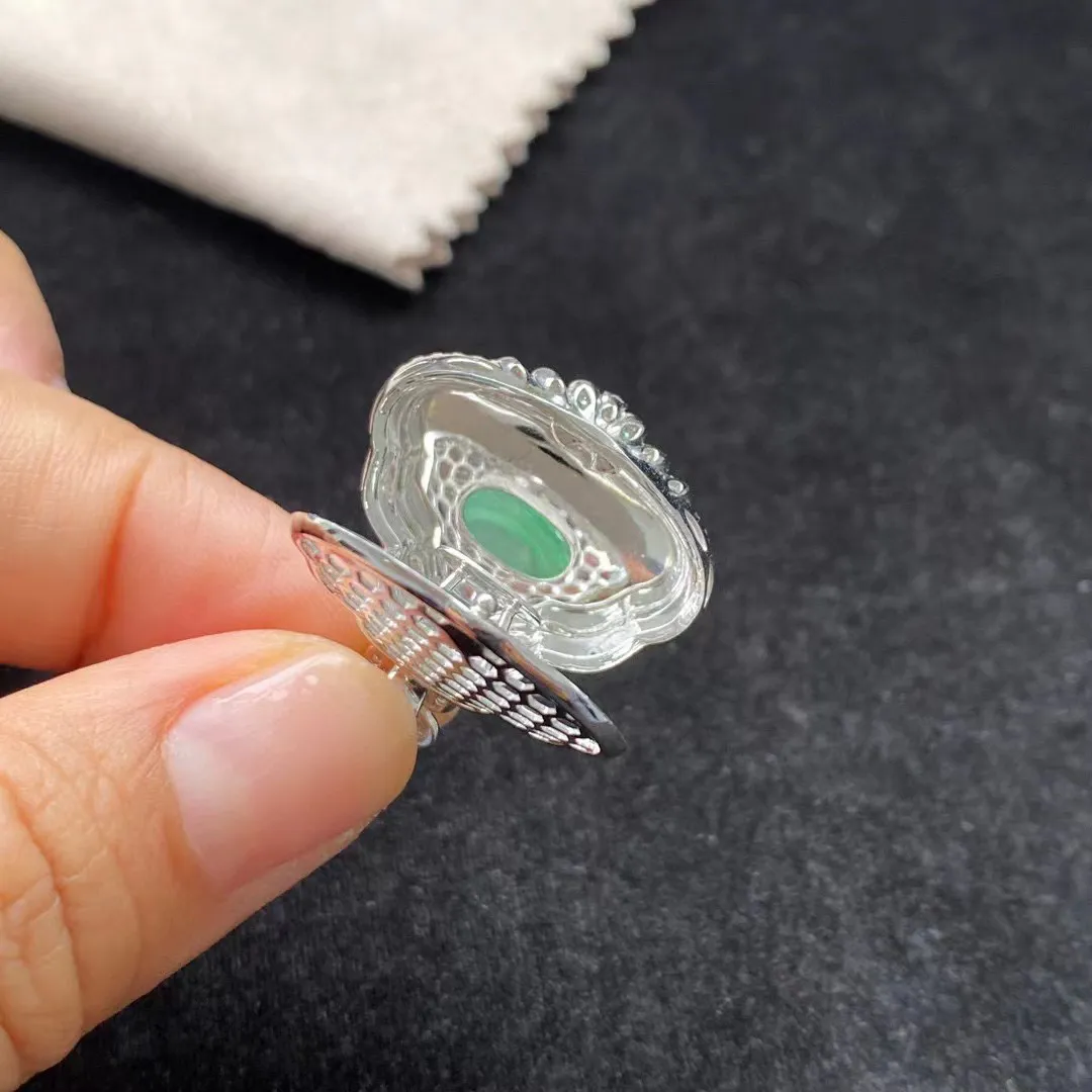 ️佛公 冰绿大肚佛吊坠 18k金镶嵌 冰润水透 肚里藏金
尺寸：裸石：14-20-5mm
          整体：26-22.5-11mm