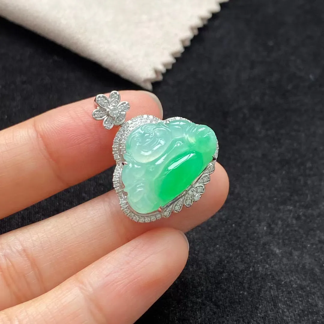 ️佛公 冰绿大肚佛吊坠 18k金镶嵌 冰润水透 肚里藏金
尺寸：裸石：14-20-5mm
          整体：26-22.5-11mm