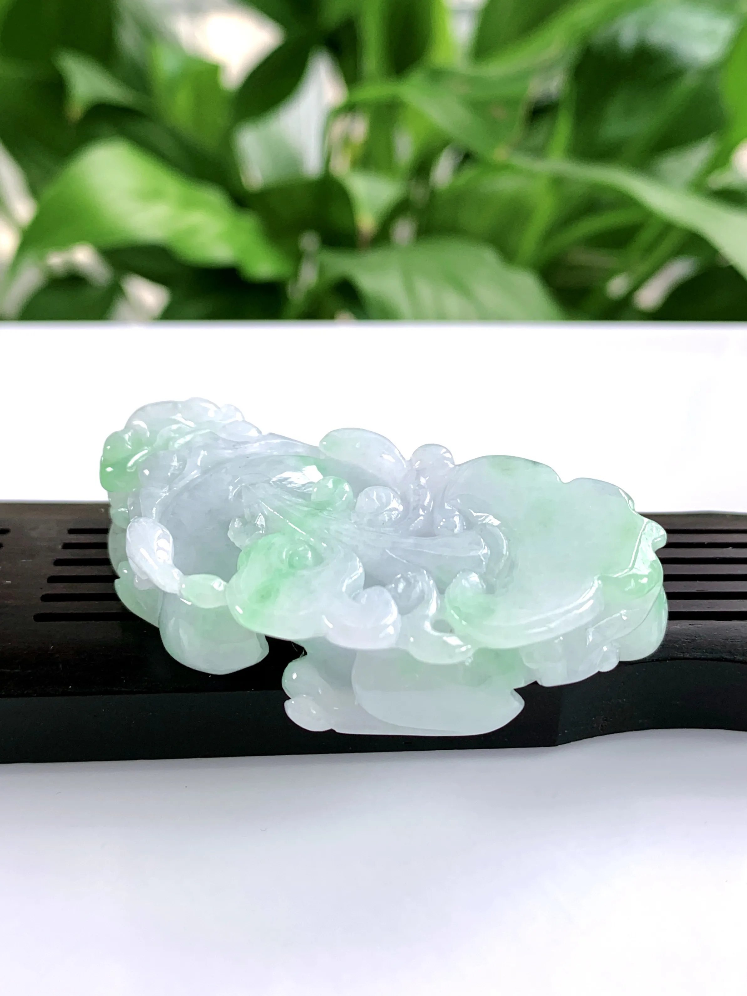 缅甸天然翡翠A货，冰润春彩招财貔貅吊坠挂件，尺寸：50/26/11mm重量：28.37g