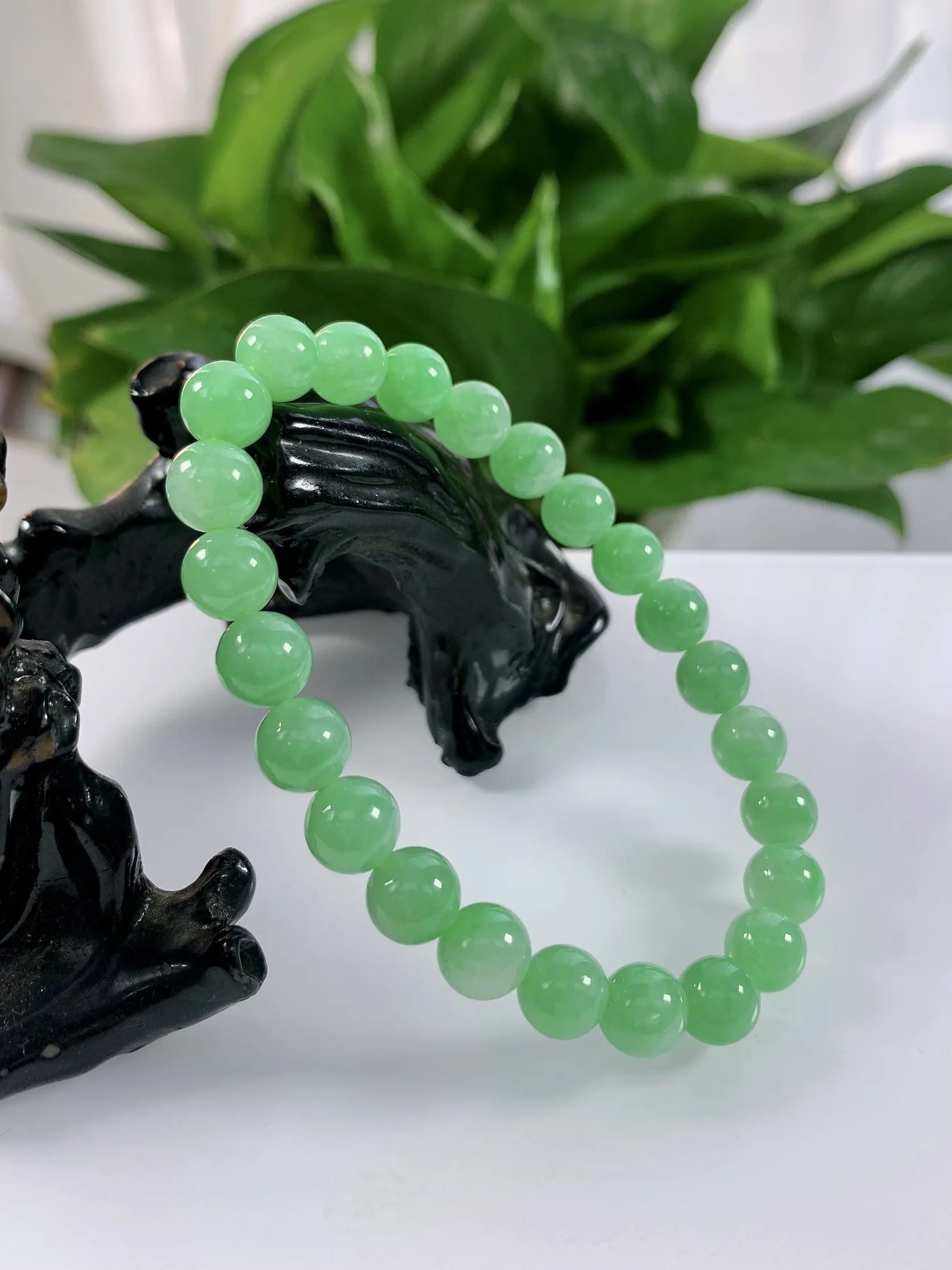 缅甸天然翡翠A货，卡8冰糯种满绿果阳绿圆珠手串手链，尺寸：珠子8mm/24颗，重量：19.62g