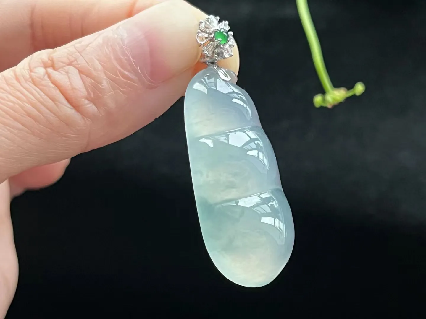 冰飘花 一刀切 福豆 

18k 尺寸43-17.6-7.3毫米