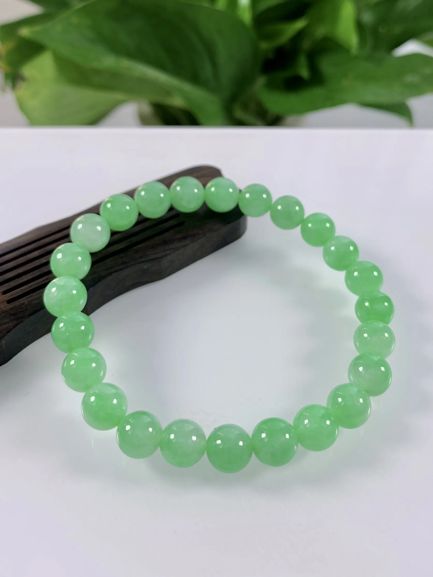 缅甸天然翡翠A货，卡8冰糯种满绿果阳绿圆珠手串手链，尺寸：珠子8mm/24颗，重量：19.62g