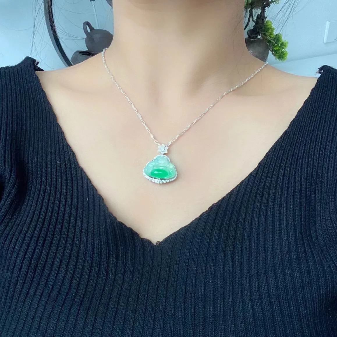 ️佛公 冰绿大肚佛吊坠 18k金镶嵌 冰润水透 肚里藏金
尺寸：裸石：14-20-5mm
          整体：26-22.5-11mm