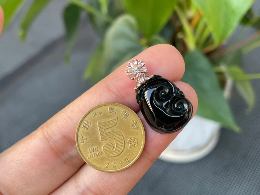 18k金镶嵌墨翠胖如意吊坠 漆黑油亮打灯翠绿，色正种好 精致美丽，尺寸看图