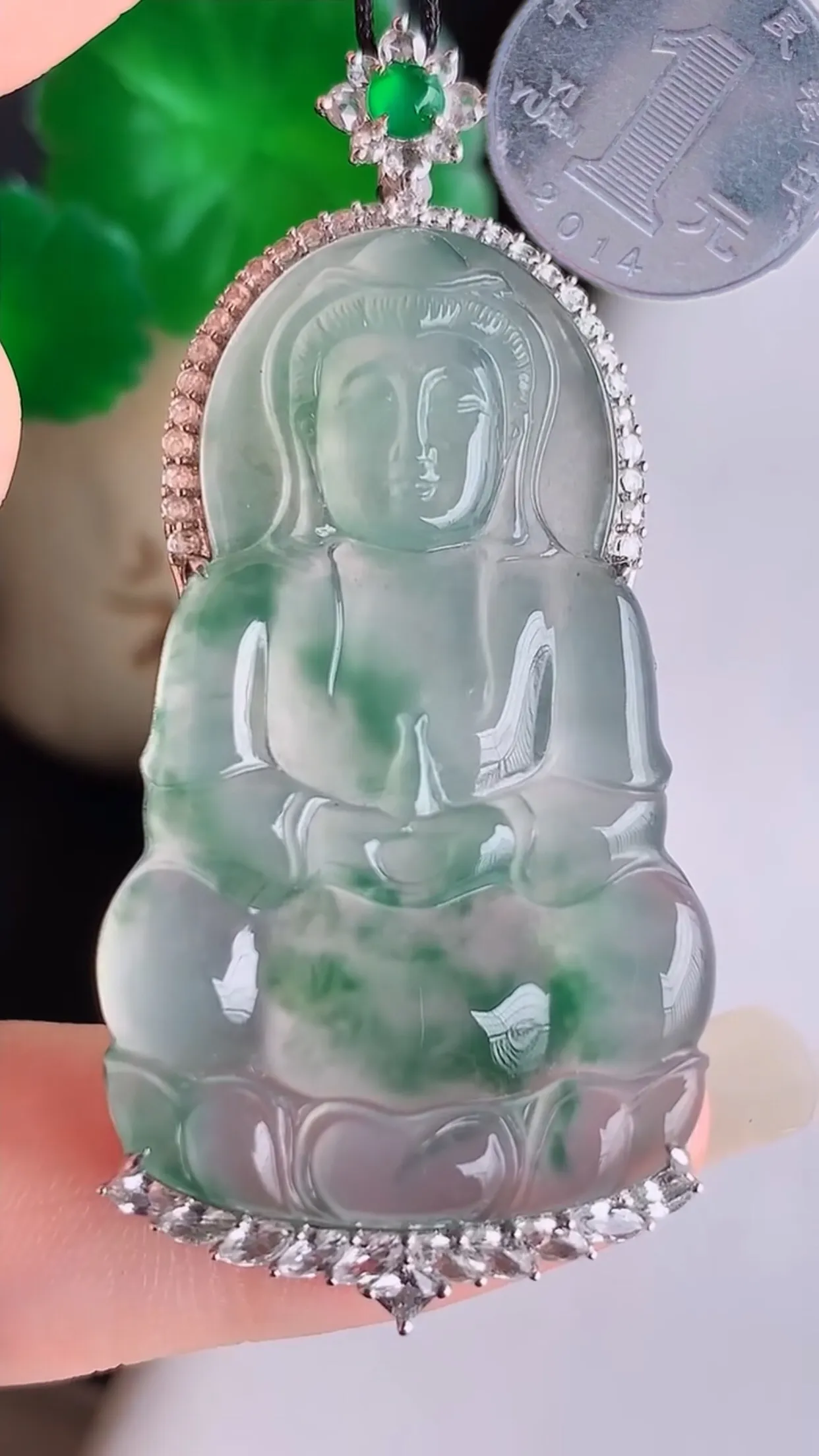 缅甸玉天然翡翠A货 18k金镶嵌 老坑料起胶冰种 飘绿观音菩萨吊坠  尺寸51×23×7.7裸石37.5×23mm  y9.02