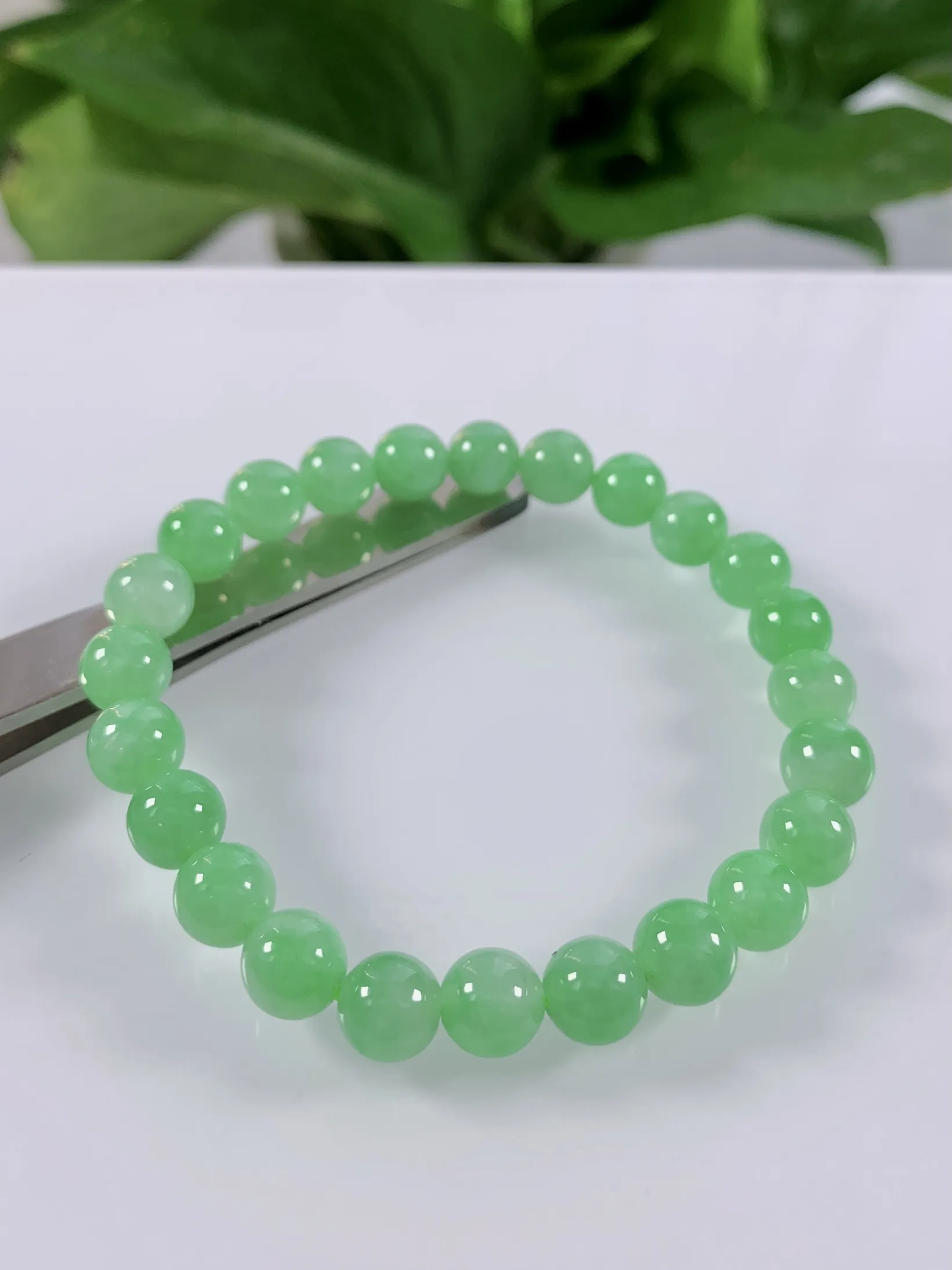 缅甸天然翡翠A货，卡8冰糯种满绿果阳绿圆珠手串手链，尺寸：珠子8mm/24颗，重量：19.62g
