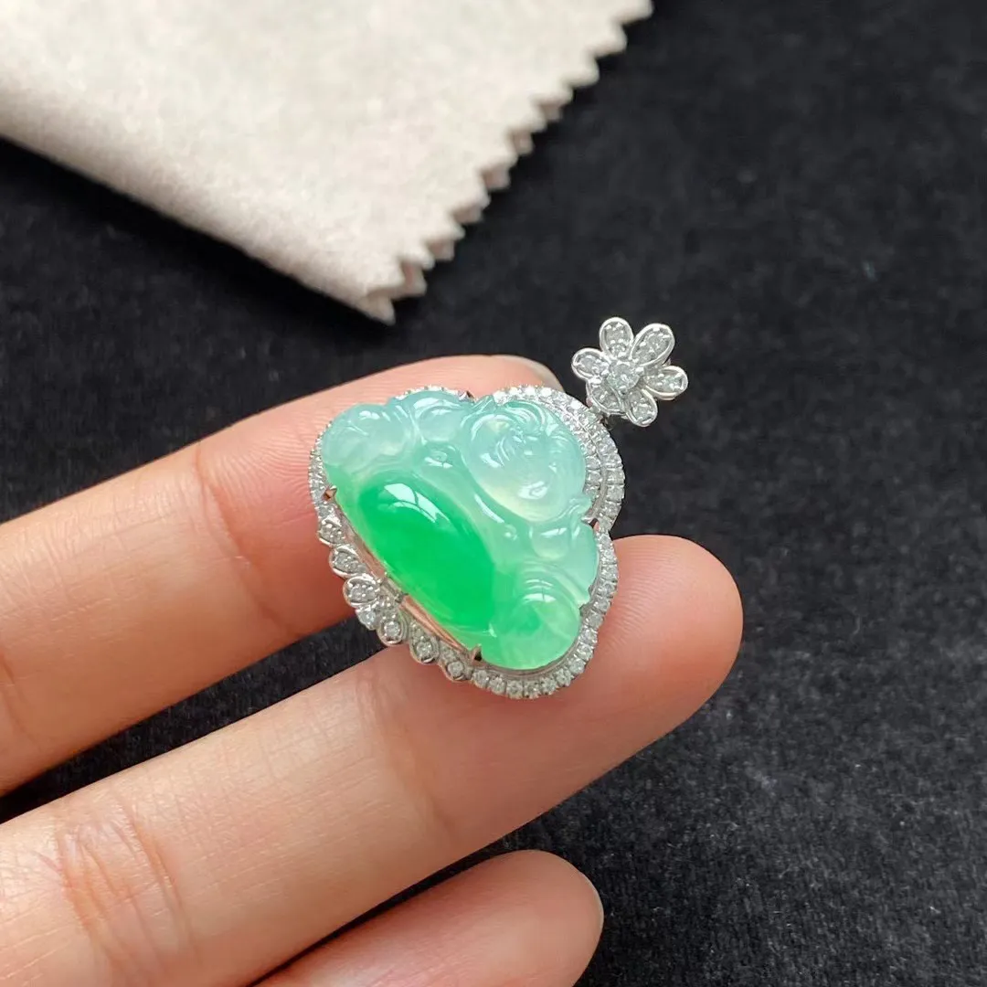 ️佛公 冰绿大肚佛吊坠 18k金镶嵌 冰润水透 肚里藏金
尺寸：裸石：14-20-5mm
          整体：26-22.5-11mm