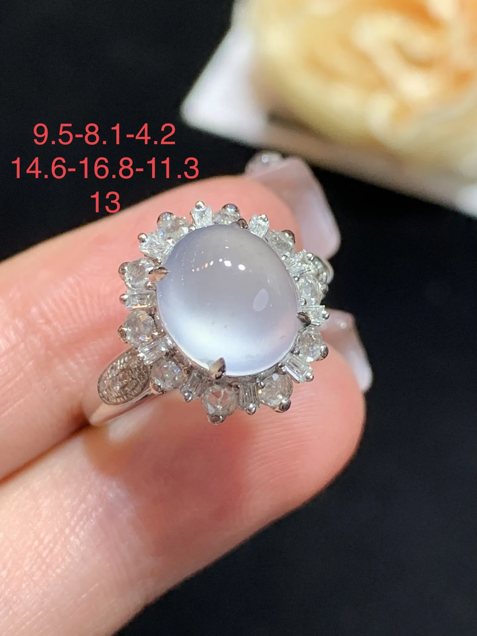 冰种蛋面戒指，18k金伴钻，冰透水润，饱满，刚性强，整体规格：14.6-16.8-11.3