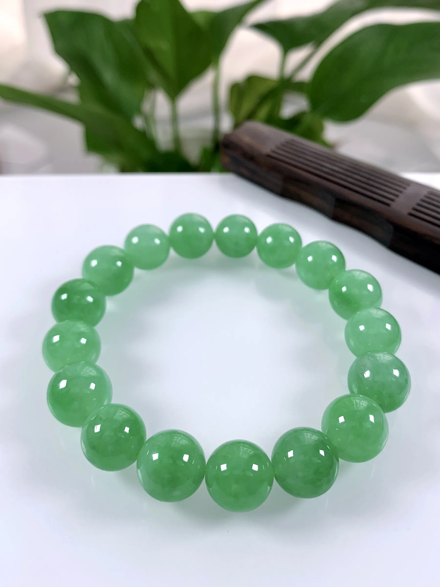 收藏级别，缅甸天然翡翠A货，冰种起胶满绿阳绿冰绿圆珠手串手链，尺寸：12mm/17颗，重量：48.87g