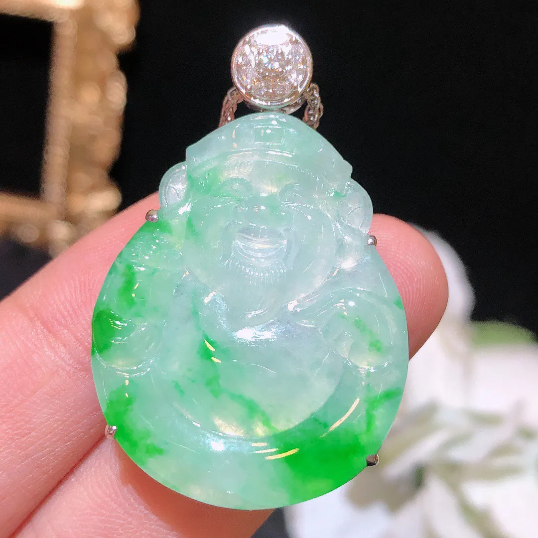翡翠冰飘绿财神爷吊坠 雕工精细 颜色鲜艳 飘绿惹眼