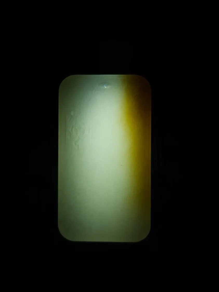 新疆且末糖花开富贵牌子挂件  尺寸54/30/7重36.5克  白度一级  糖色红润  脂粉好油性足  玉质细腻油润   手推出油   品相大气
