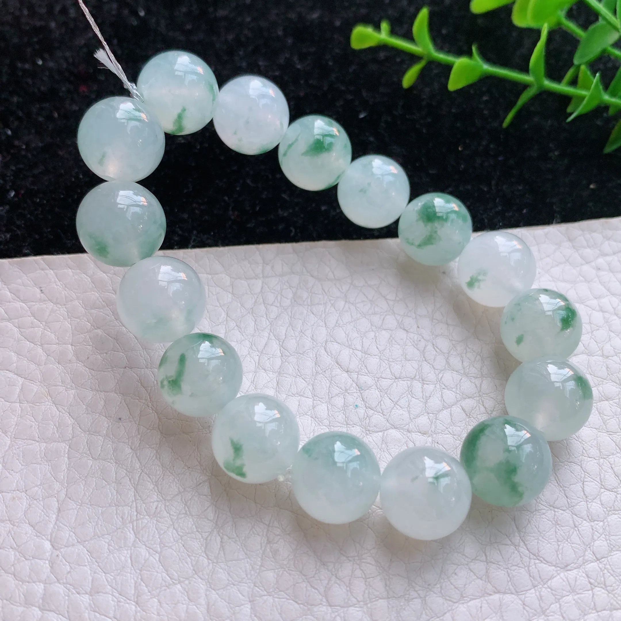 自然光实拍！老坑冰飘花圆珠12.3mm玉手链 手串 种老水足 冰胶感足 底子干净纯美 色泽鲜亮 佩戴