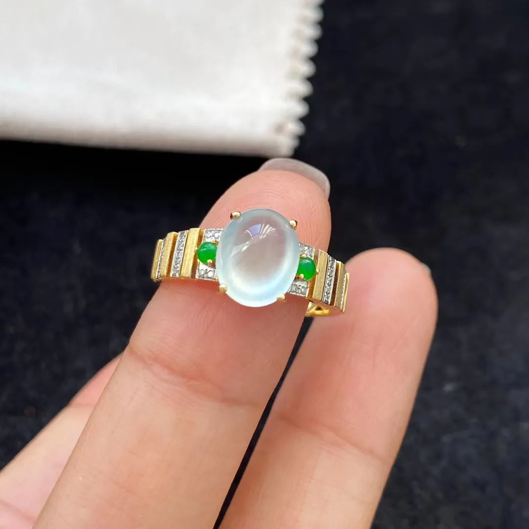 ️玻璃种荧光蛋面戒指 18k金镶嵌 干净通透  起莹光 简单精致
尺寸：9-7-3.5mm 圈口：