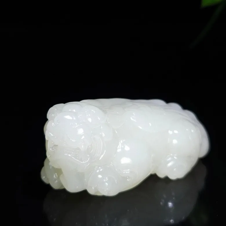 和田玉招财进宝貔貅把件  尺寸88/41/35重219克  脂粉好油性足  手推出油  玉质细腻油润  品相大气