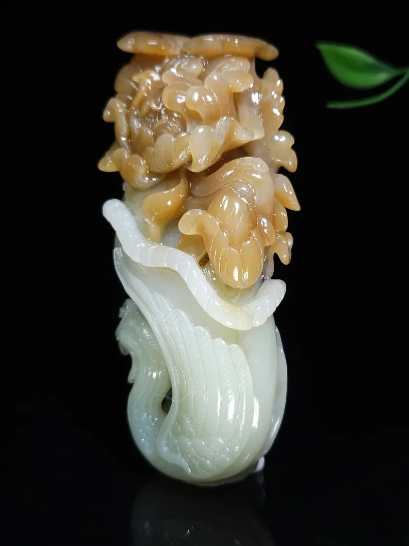新疆且末糖凤凰牡丹摆件  尺寸115/47/26重178克  糖色红润  手推出油  玉质细腻油润  品相大气