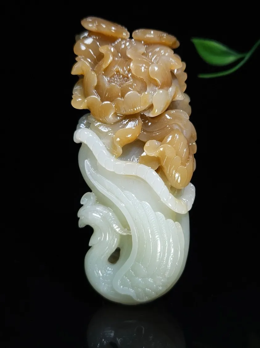新疆且末糖凤凰牡丹摆件  尺寸115/47/26重178克  糖色红润  手推出油  玉质细腻油润 