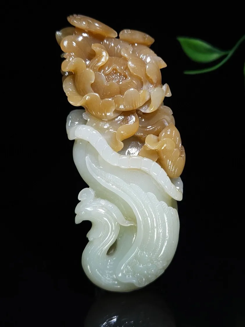 新疆且末糖凤凰牡丹摆件  尺寸115/47/26重178克  糖色红润  手推出油  玉质细腻油润  品相大气