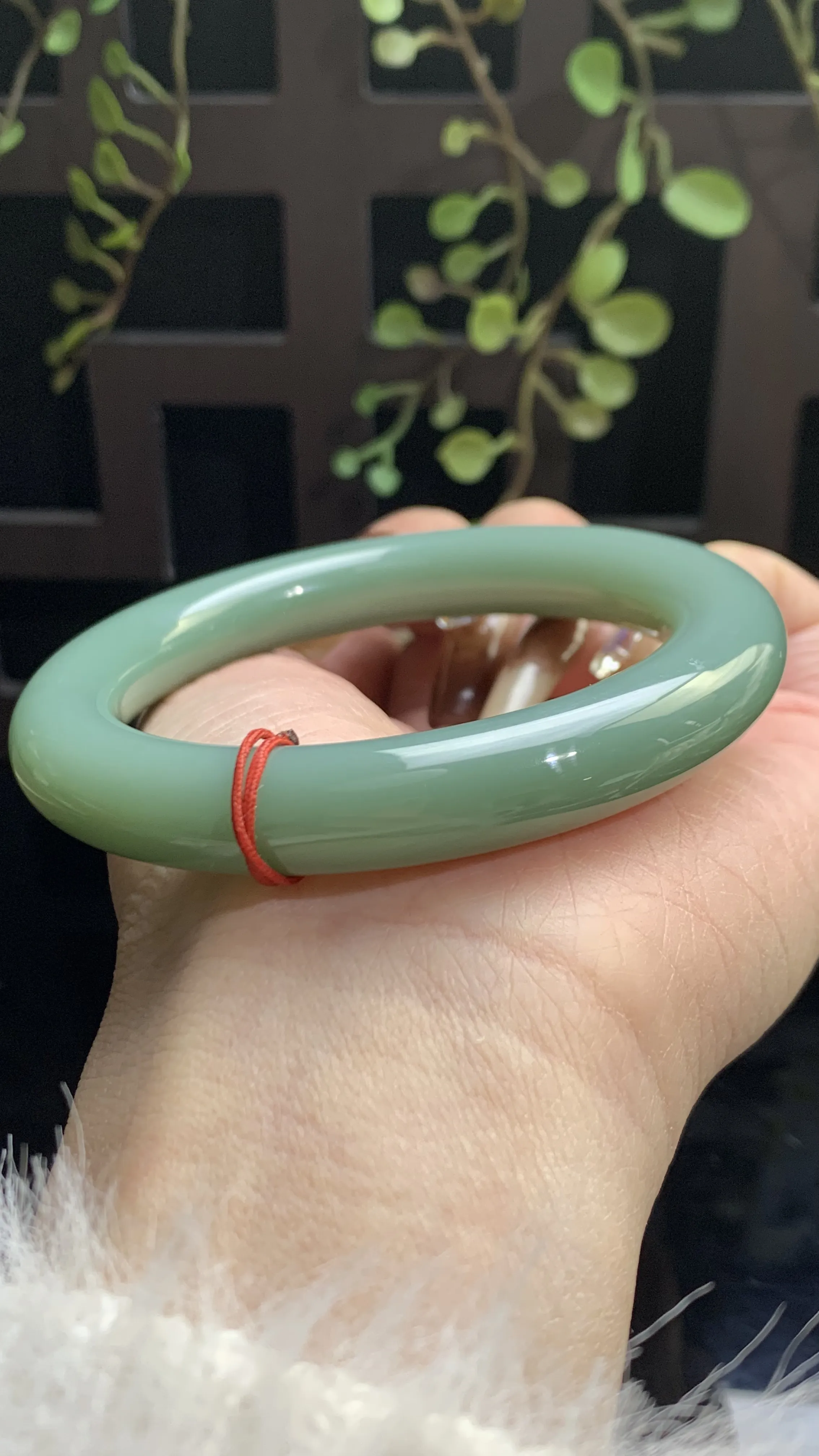 【典藏珍品】粉青！和田玉碧玉54.9圈口粉青肥圆条手镯，玉质细腻油润 底色纯净  无裂无杂无结构 脂粉好，品质好