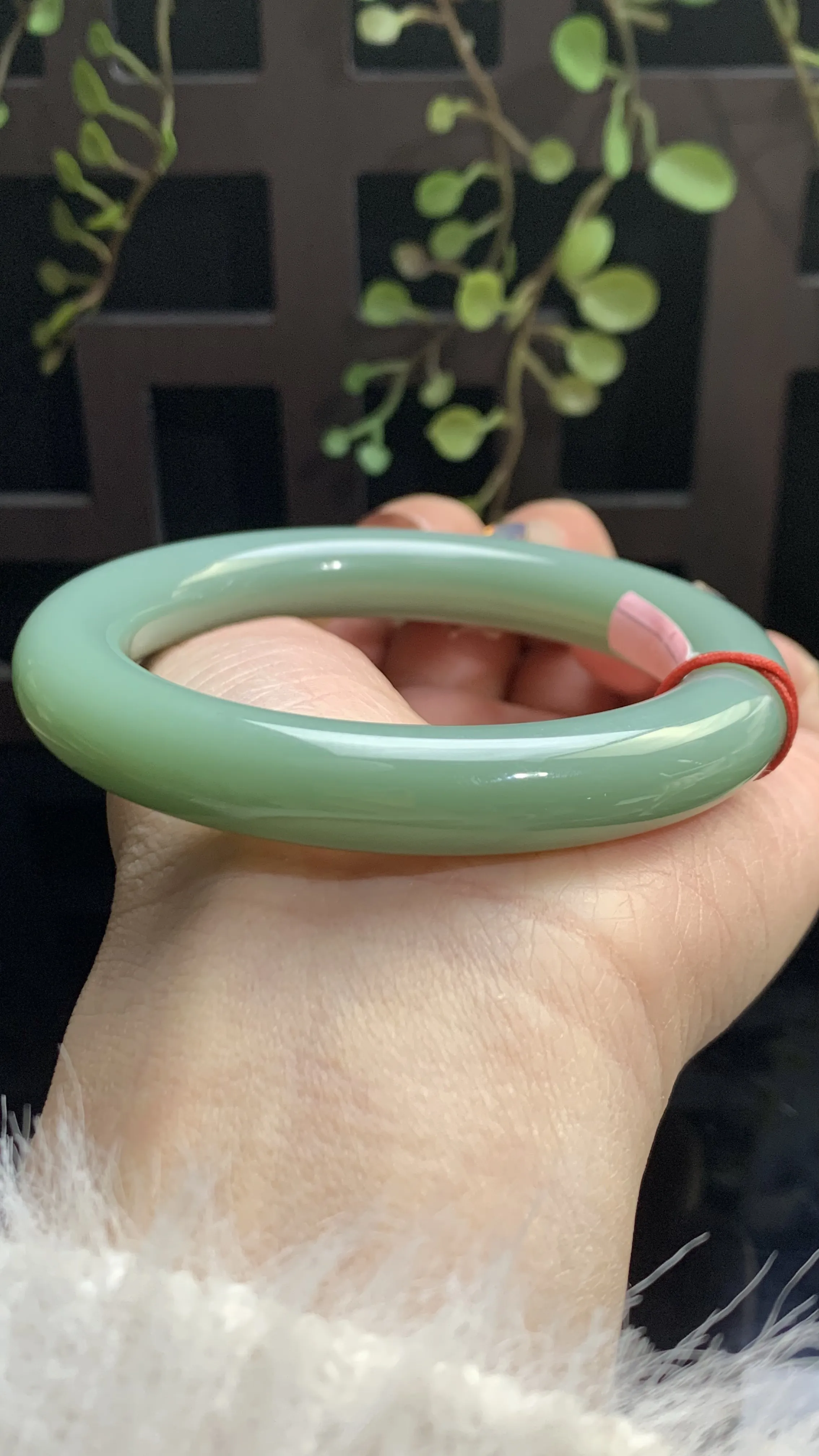 【典藏珍品】粉青！和田玉碧玉54.9圈口粉青肥圆条手镯，玉质细腻油润 底色纯净  无裂无杂无结构 脂粉好，品质好