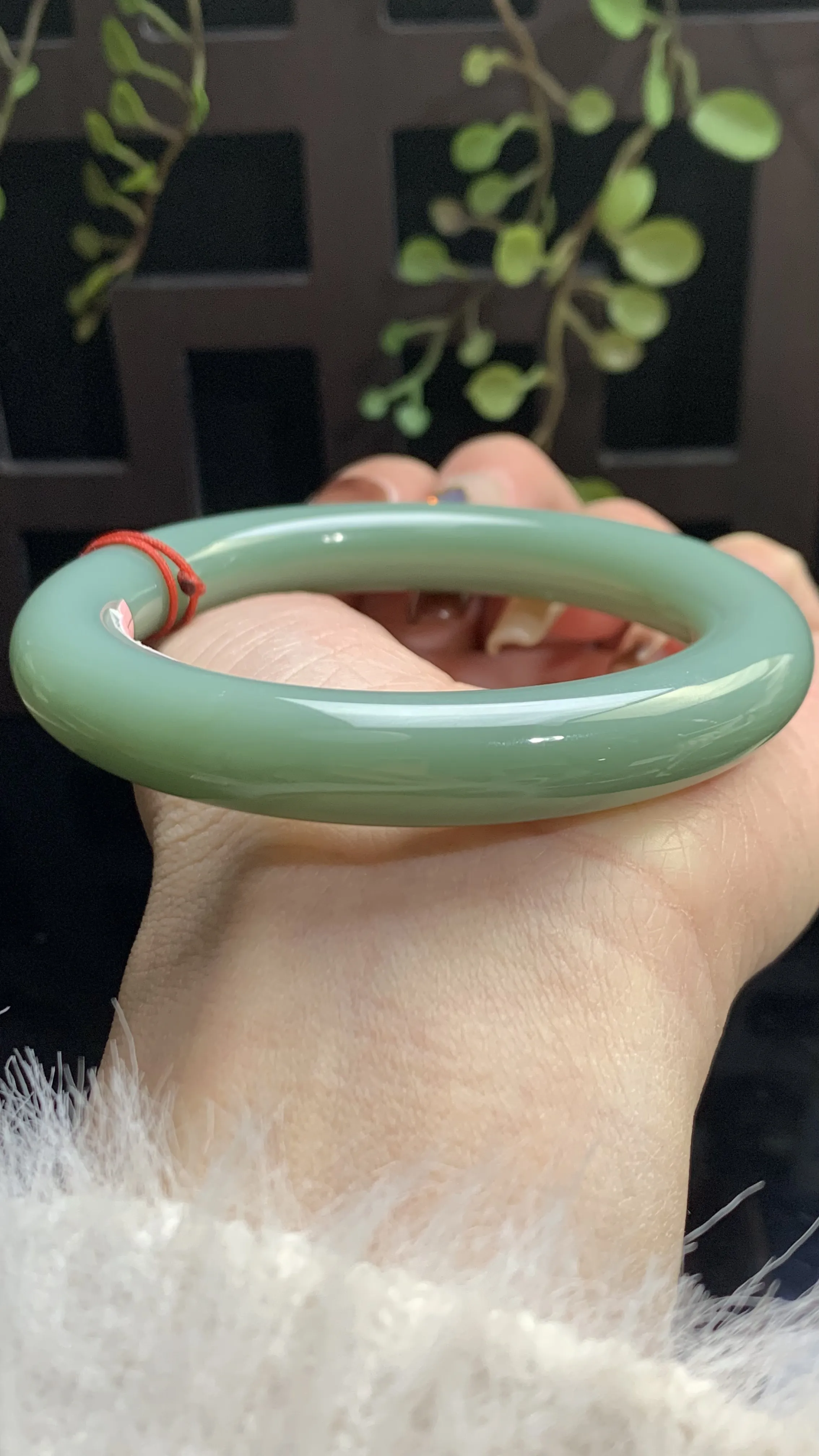 【典藏珍品】粉青！和田玉碧玉54.9圈口粉青肥圆条手镯，玉质细腻油润 底色纯净  无裂无杂无结构 脂