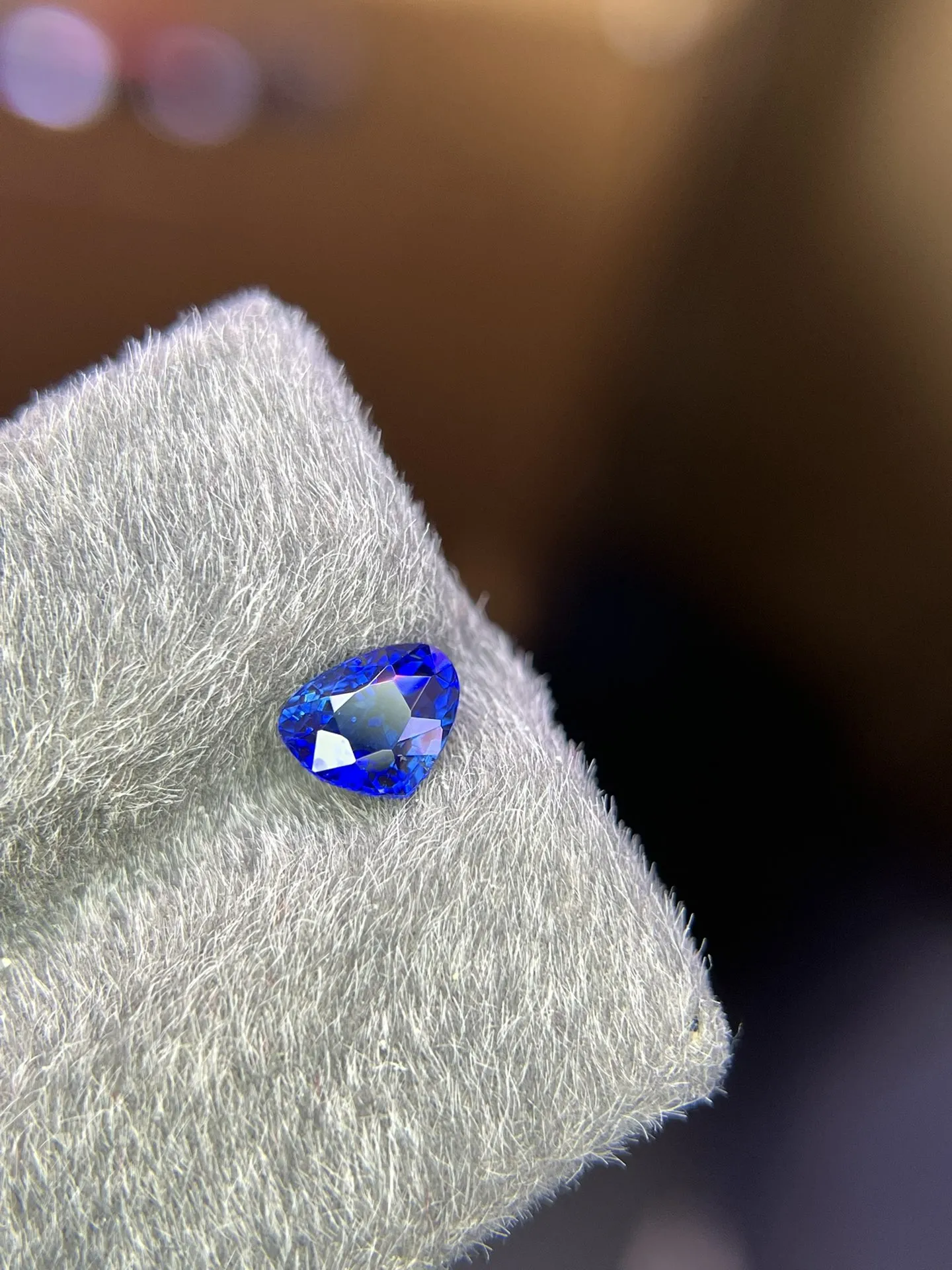 0.99克拉皇家蓝蓝宝石，斯里兰卡，爱心形，皇家蓝，晶体干净，火彩好，