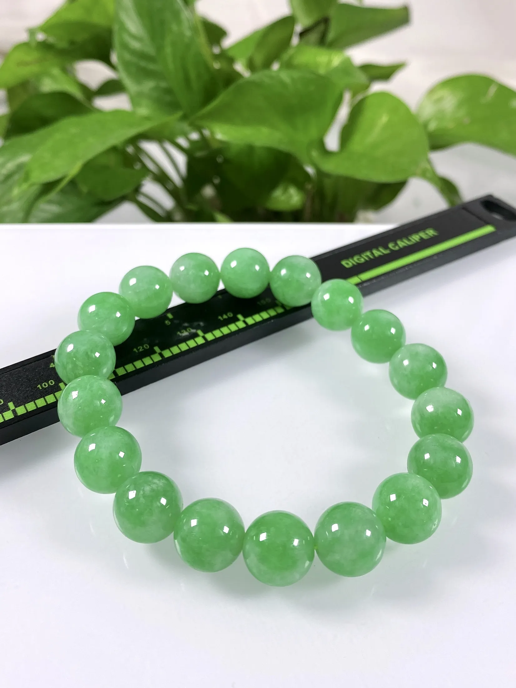 缅甸天然翡翠A货，冰糯种满绿阳绿圆珠手串手链，尺寸：11.5mm/18颗，重量：46.00g