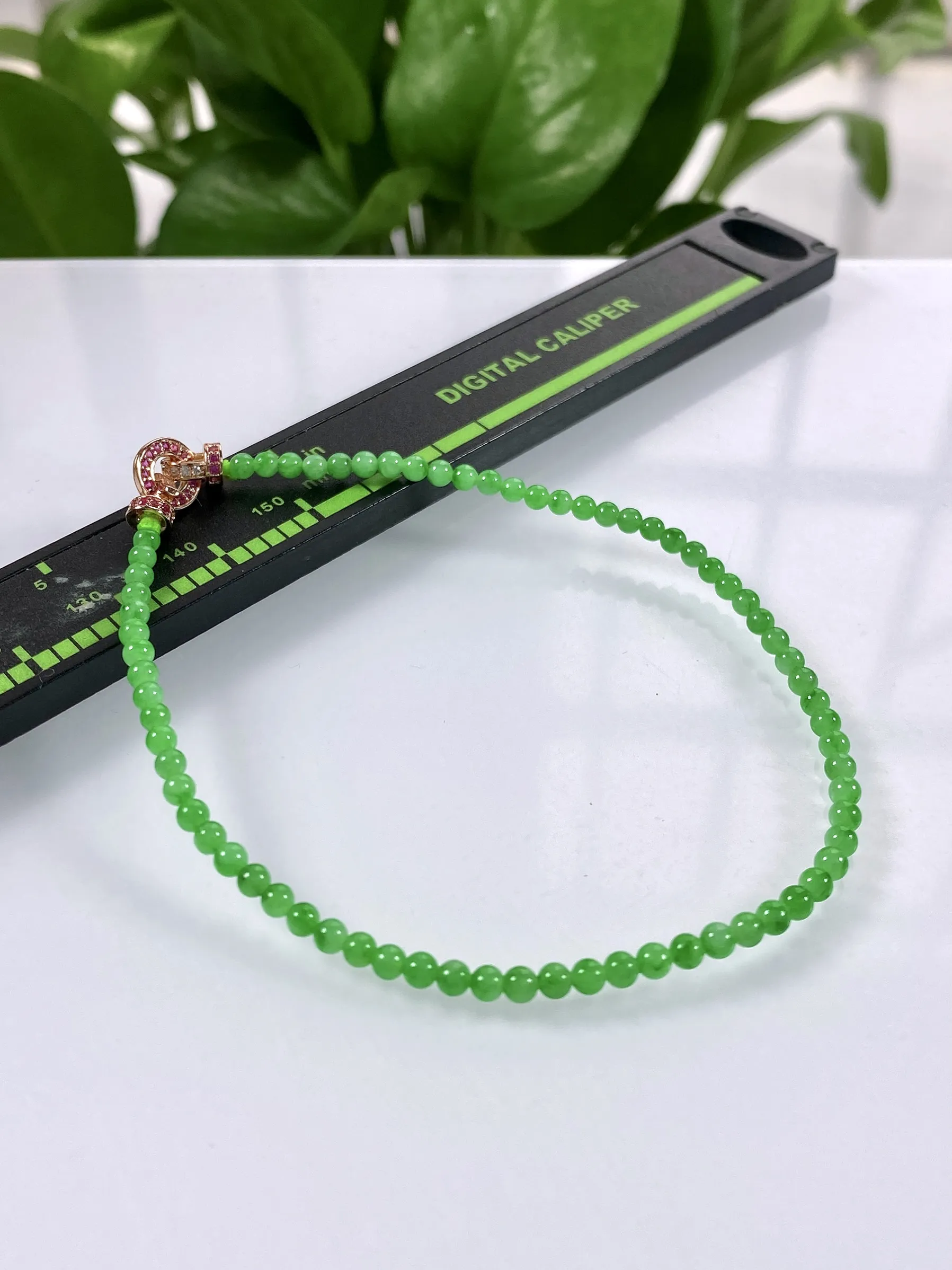 缅甸天然翡翠A货，冰种满绿阳绿小圆珠手串手链，尺寸：2.6mm/71颗，长度180mm，重量：2.6