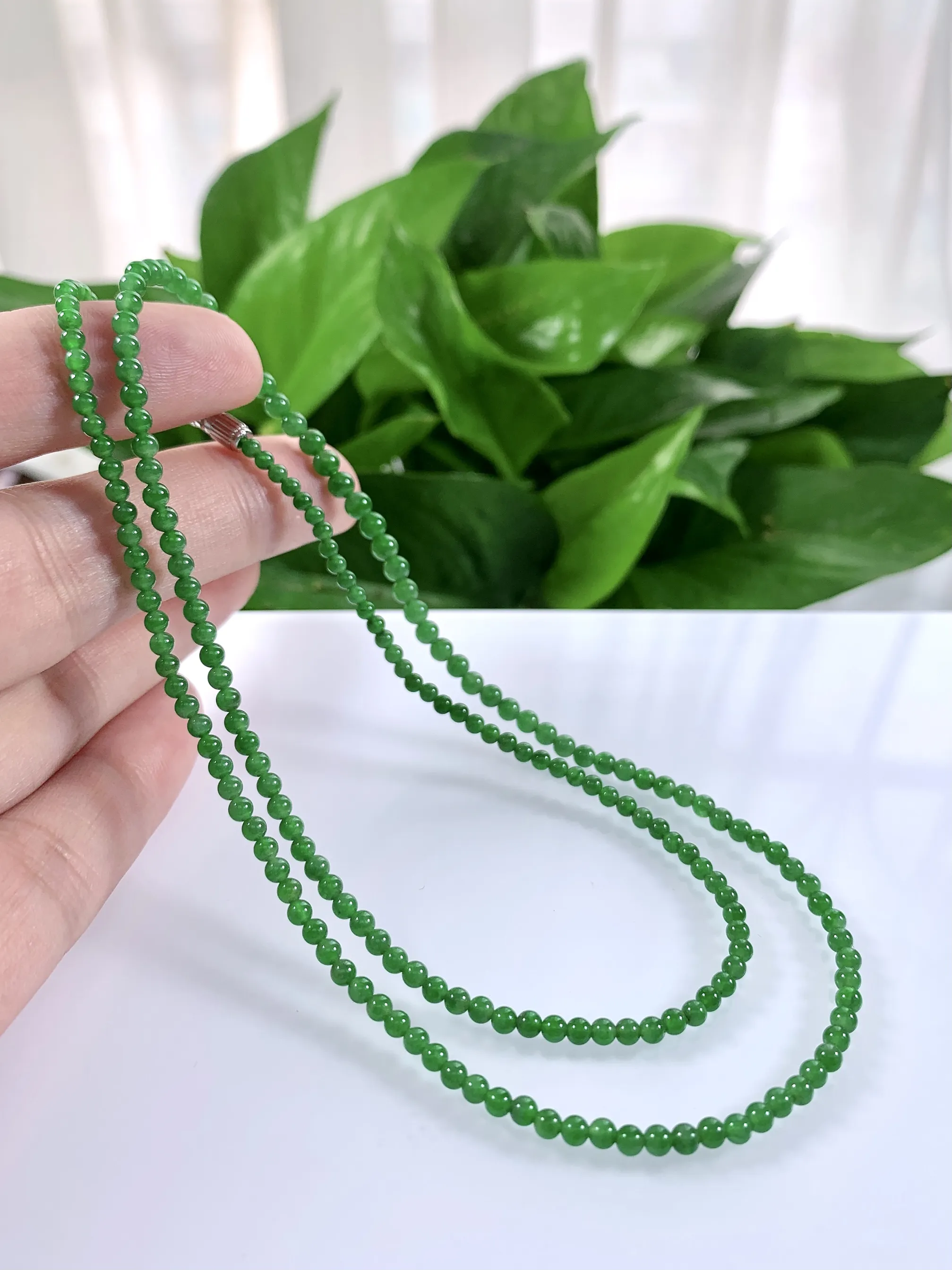 缅甸天然翡翠A货，冰种满绿阳绿塔珠小米圆珠项链手链，尺寸：大珠3.9mm，小珠2.5mm，共206颗