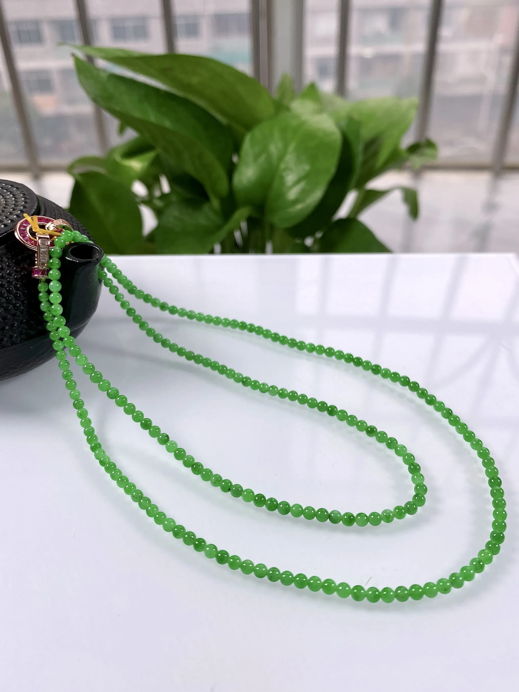 缅甸天然翡翠A货，冰种满绿正阳绿小米圆珠项链手链，尺寸：2.7mm/205颗，长度525mm，重量：