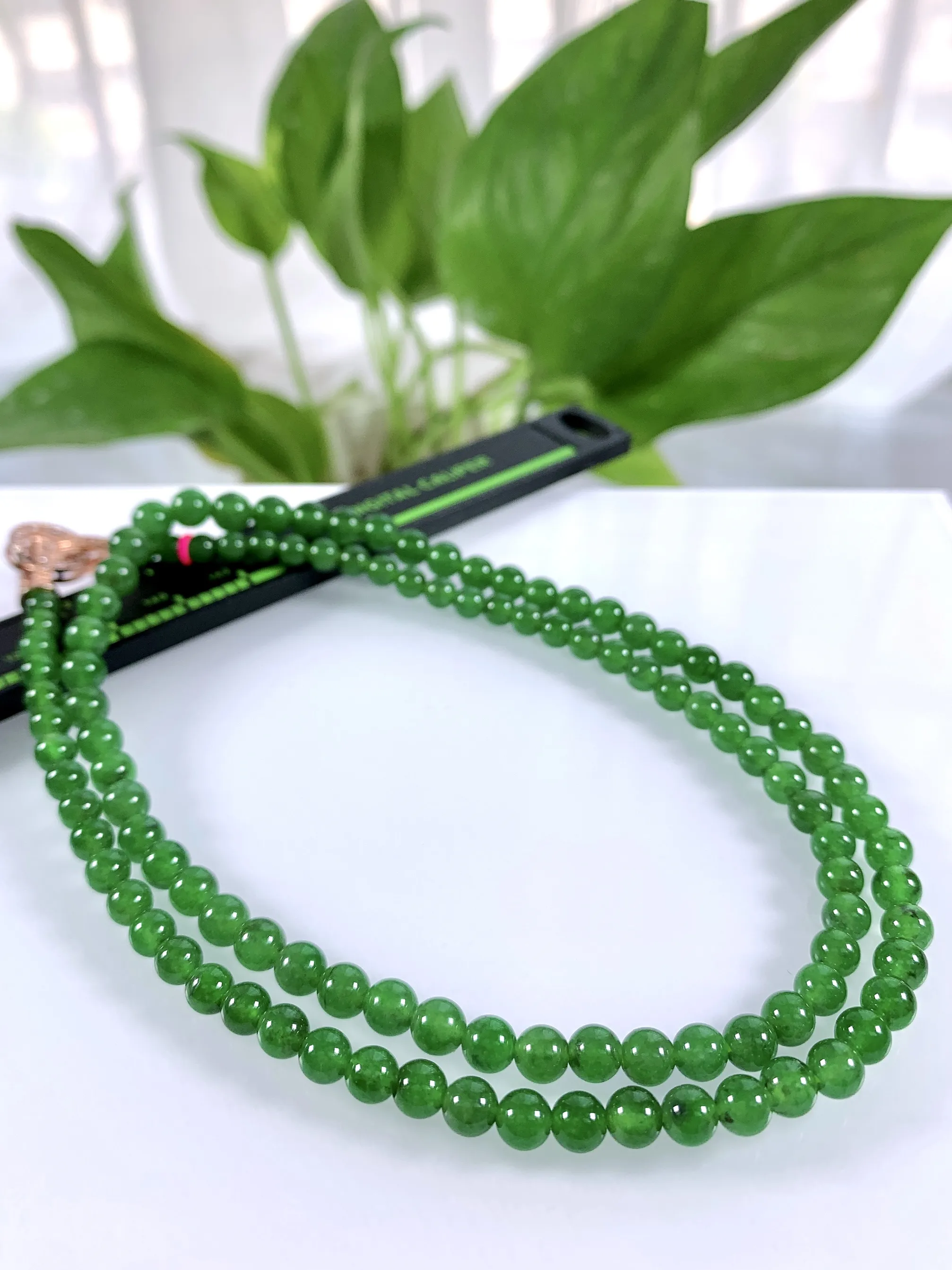 缅甸天然翡翠A货，冰种起胶满绿阳绿步步高升塔珠圆珠项链，尺寸：大珠6.3mm小珠4.5mm/111颗